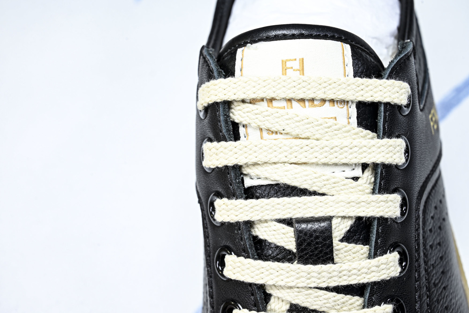 芬迪 EUR:38-45 偏大一码P:420纯原-FENDI 芬迪男女鞋 Flair 系带浮雕 FF 图