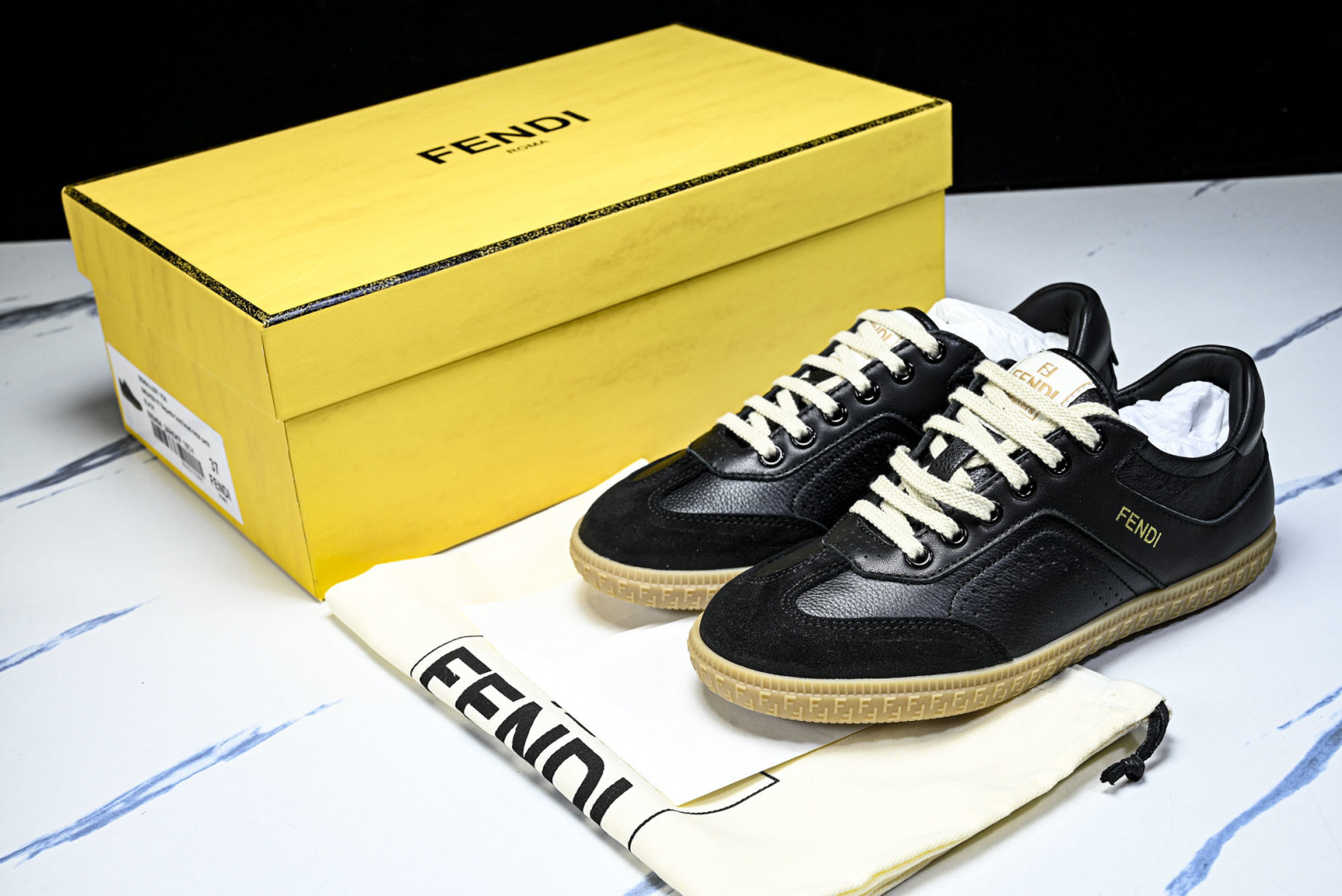 芬迪 EUR:38-45 偏大一码P:420纯原-FENDI 芬迪男女鞋 Flair 系带浮雕 FF 图