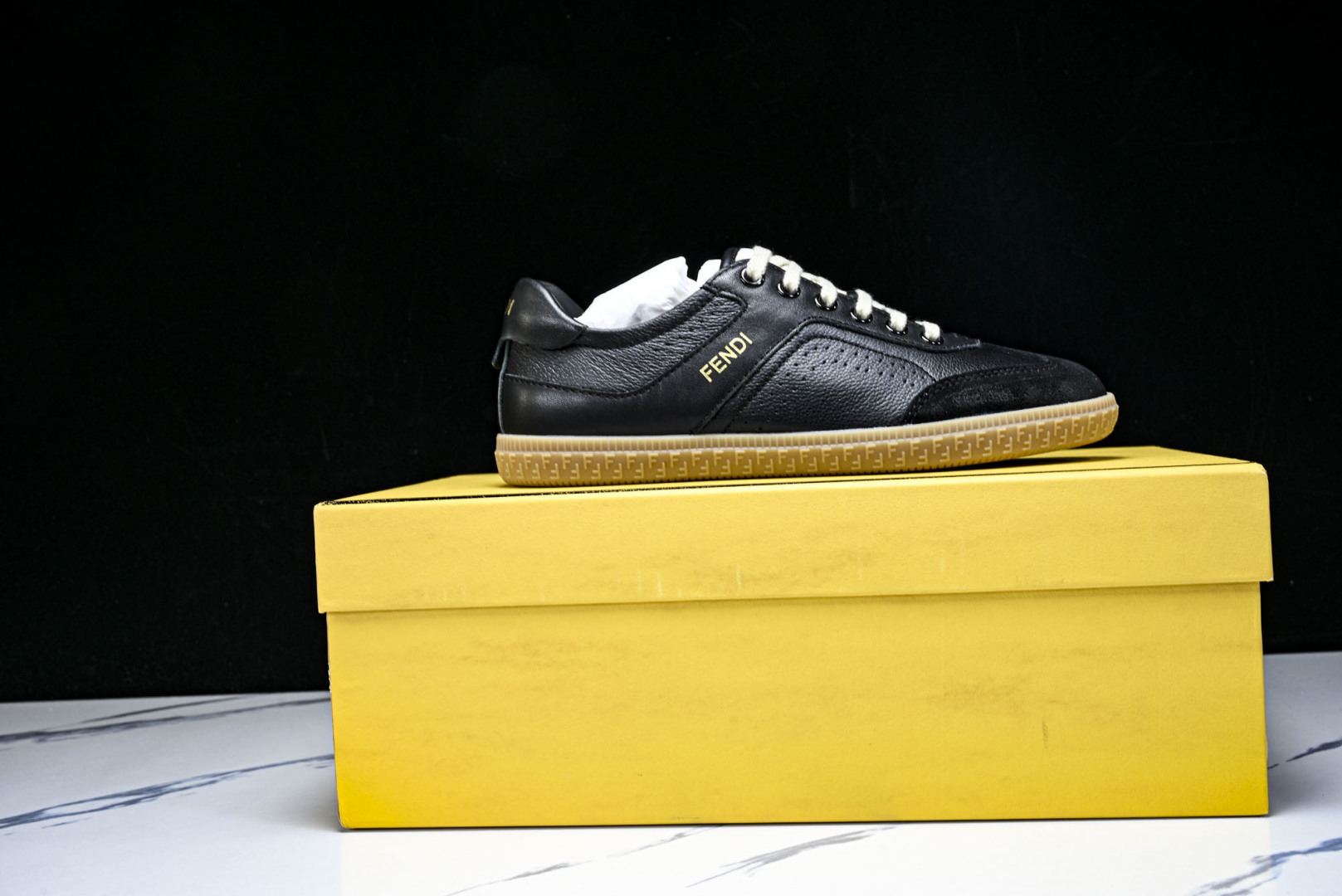 芬迪 EUR:38-45 偏大一码P:420纯原-FENDI 芬迪男女鞋 Flair 系带浮雕 FF 图