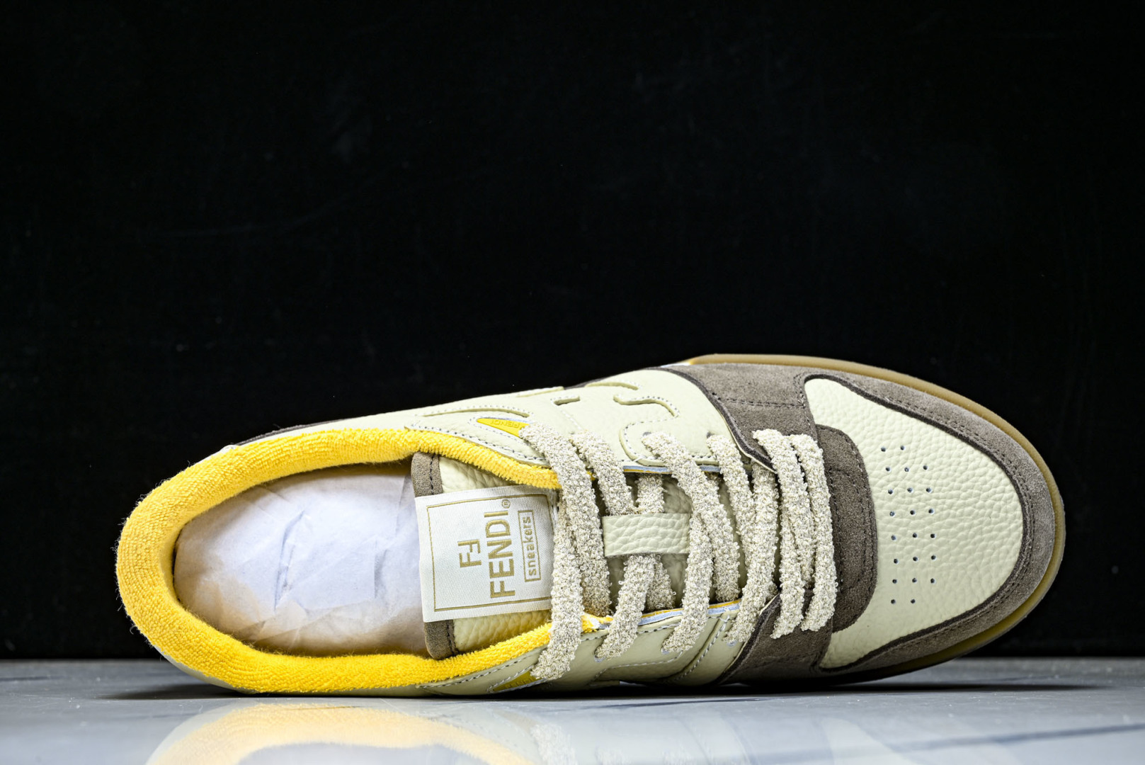 芬迪 EUR:36-46 偏大一码P:500纯原-FENDI 芬迪男女鞋 Flair 图案穿孔经典系带运