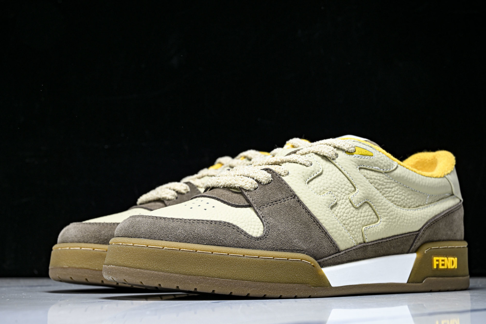 芬迪 EUR:36-46 偏大一码P:500纯原-FENDI 芬迪男女鞋 Flair 图案穿孔经典系带运