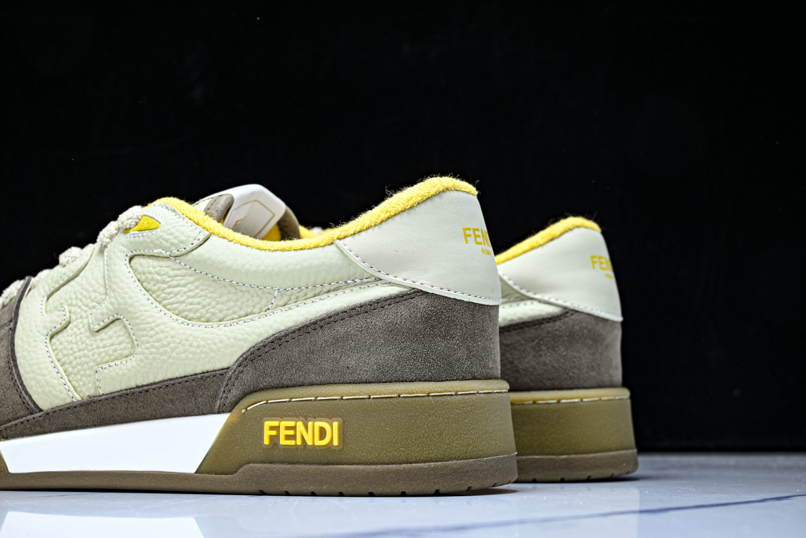 芬迪 EUR:36-46 偏大一码P:500纯原-FENDI 芬迪男女鞋 Flair 图案穿孔经典系带运