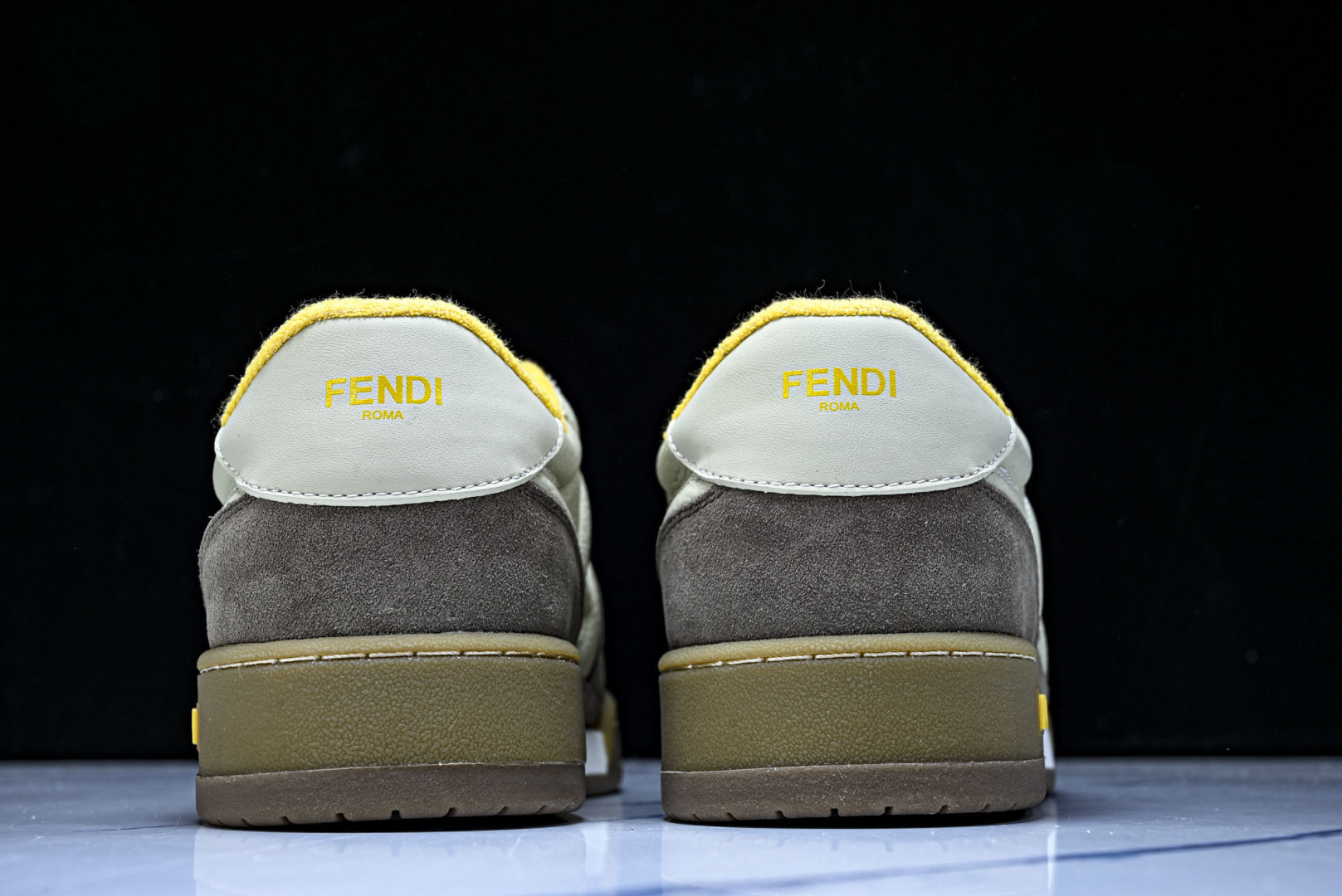 芬迪 EUR:36-46 偏大一码P:500纯原-FENDI 芬迪男女鞋 Flair 图案穿孔经典系带运