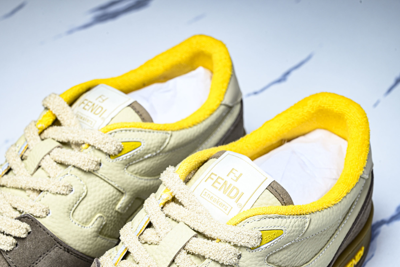 芬迪 EUR:36-46 偏大一码P:500纯原-FENDI 芬迪男女鞋 Flair 图案穿孔经典系带运