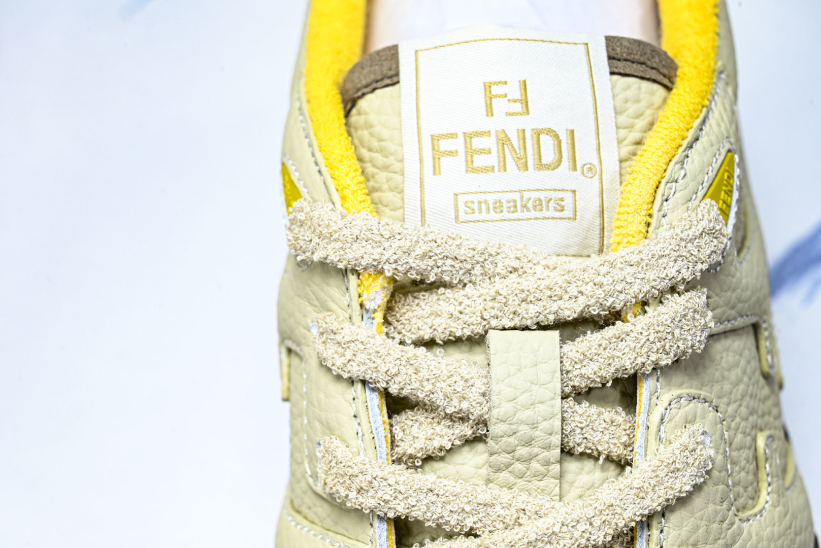 芬迪 EUR:36-46 偏大一码P:500纯原-FENDI 芬迪男女鞋 Flair 图案穿孔经典系带运