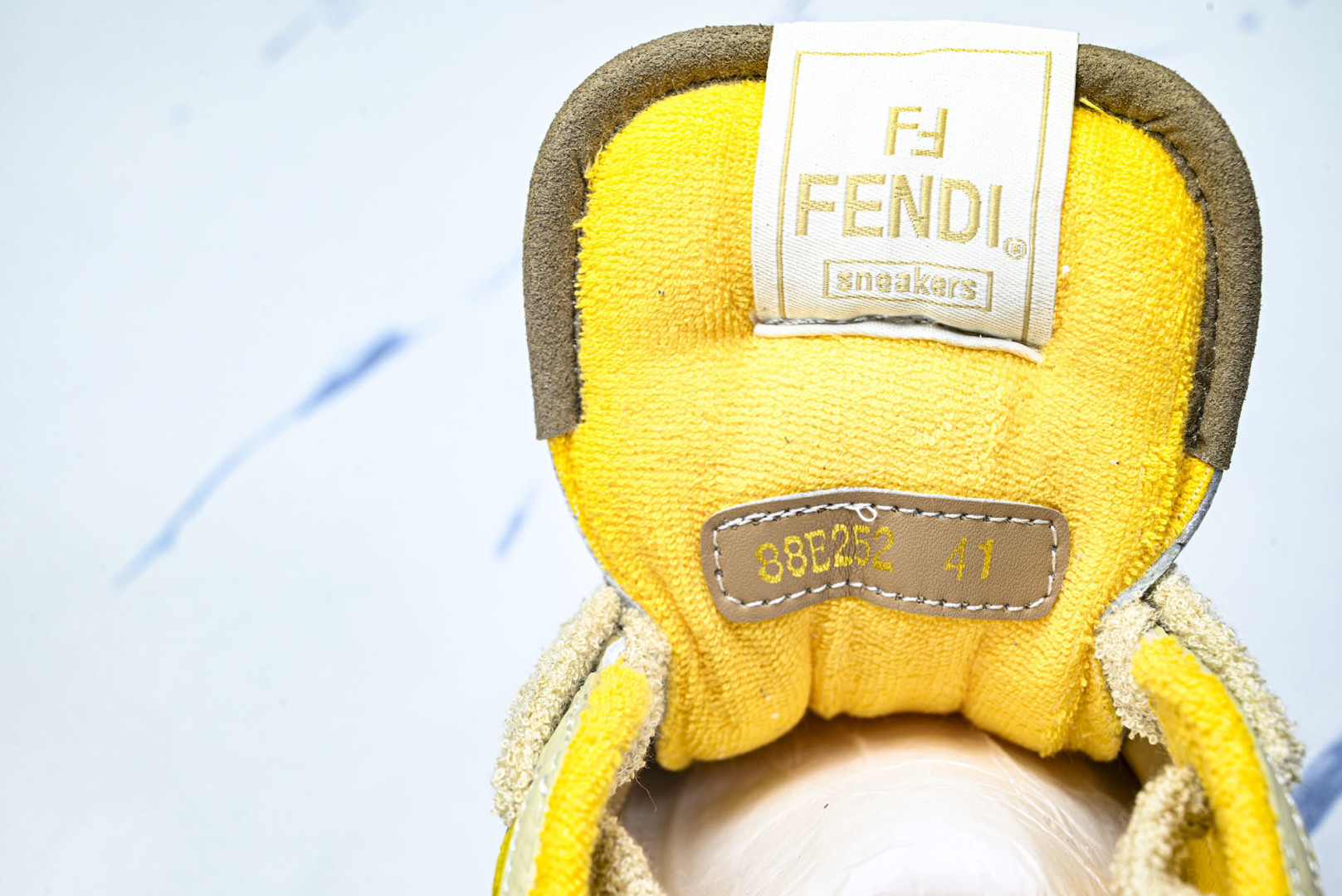 芬迪 EUR:36-46 偏大一码P:500纯原-FENDI 芬迪男女鞋 Flair 图案穿孔经典系带运
