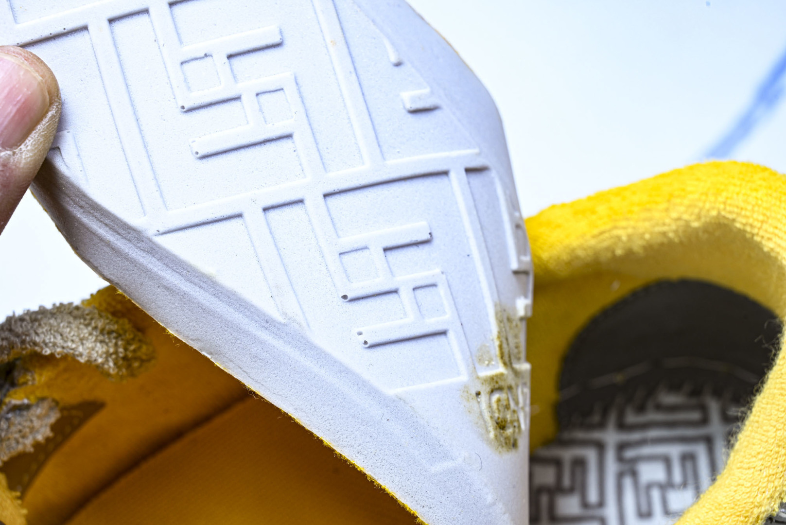 芬迪 EUR:36-46 偏大一码P:500纯原-FENDI 芬迪男女鞋 Flair 图案穿孔经典系带运