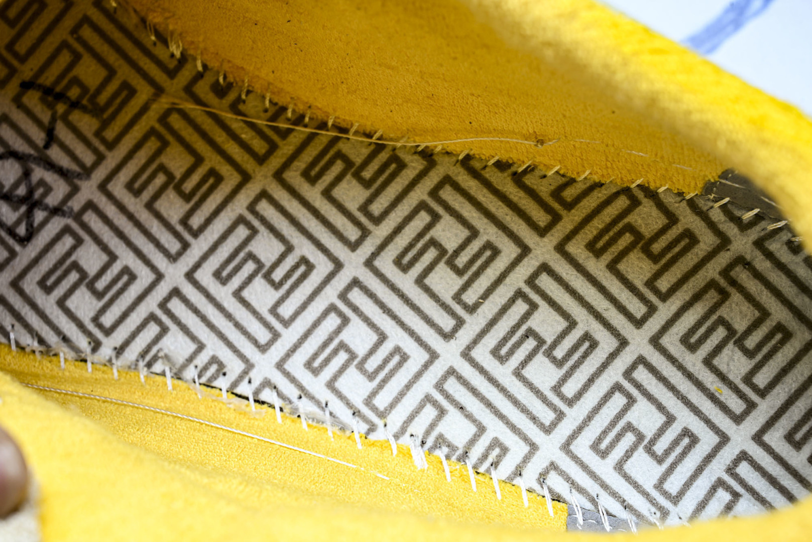 芬迪 EUR:36-46 偏大一码P:500纯原-FENDI 芬迪男女鞋 Flair 图案穿孔经典系带运