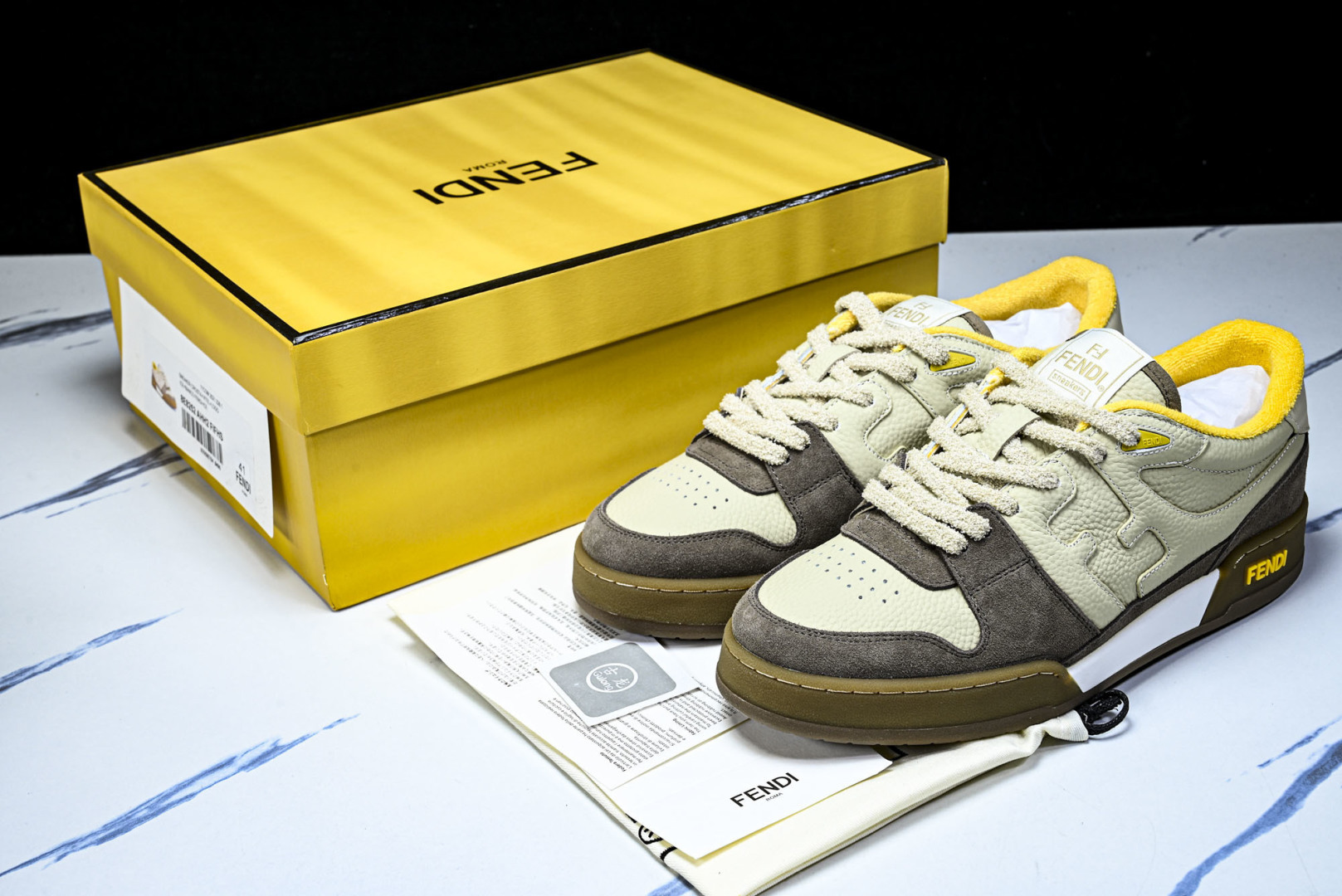 芬迪 EUR:36-46 偏大一码P:500纯原-FENDI 芬迪男女鞋 Flair 图案穿孔经典系带运