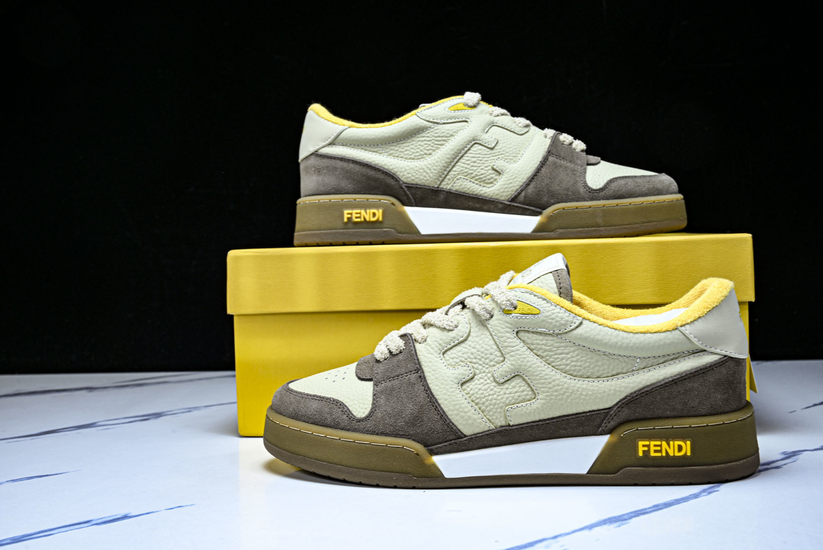 芬迪 EUR:36-46 偏大一码P:500纯原-FENDI 芬迪男女鞋 Flair 图案穿孔经典系带运