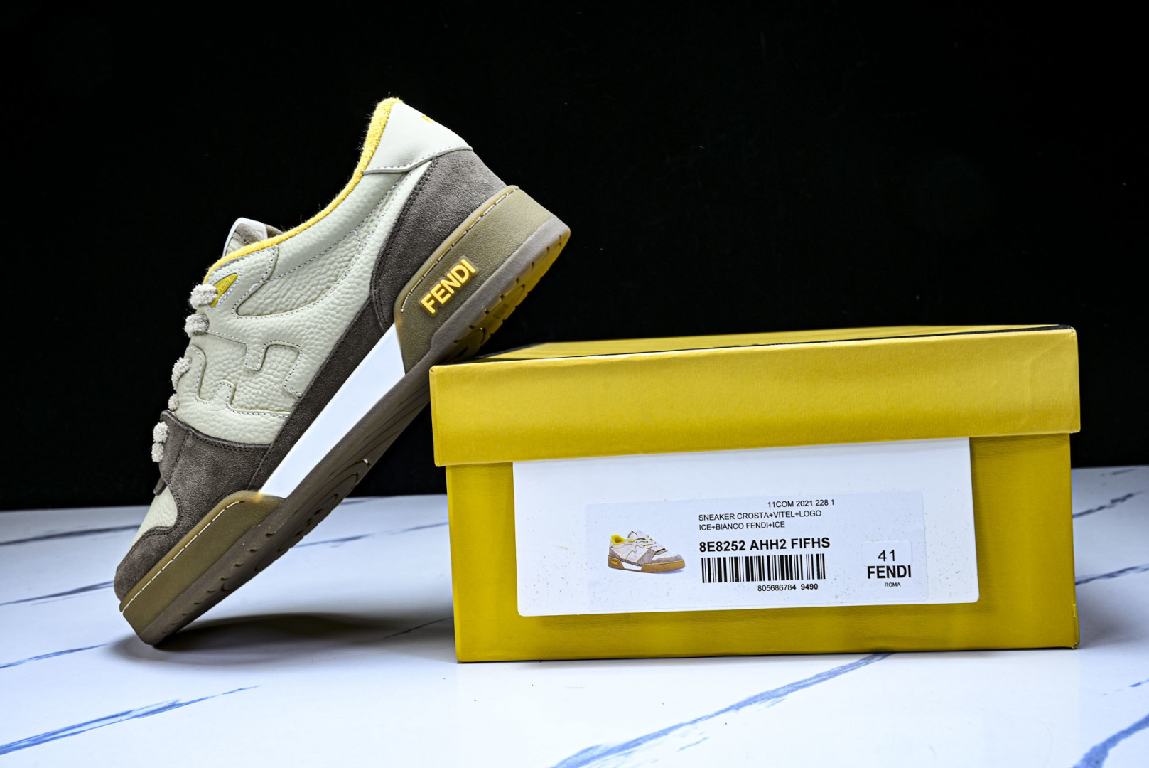 芬迪 EUR:36-46 偏大一码P:500纯原-FENDI 芬迪男女鞋 Flair 图案穿孔经典系带运