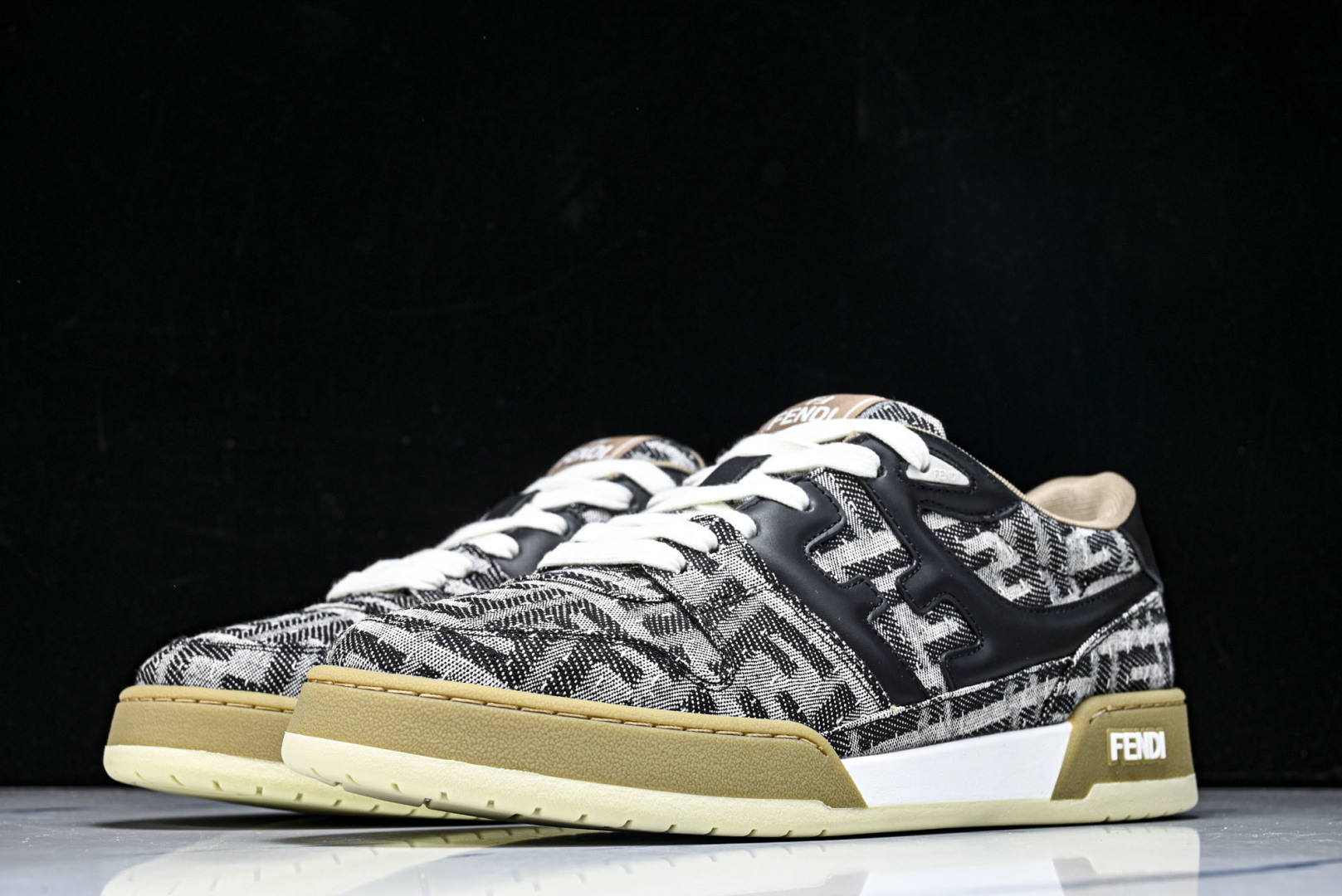 芬迪 EUR:36-46 偏大一码P:500纯原-FENDI 芬迪男女鞋 Flair 图案穿孔经典系带运