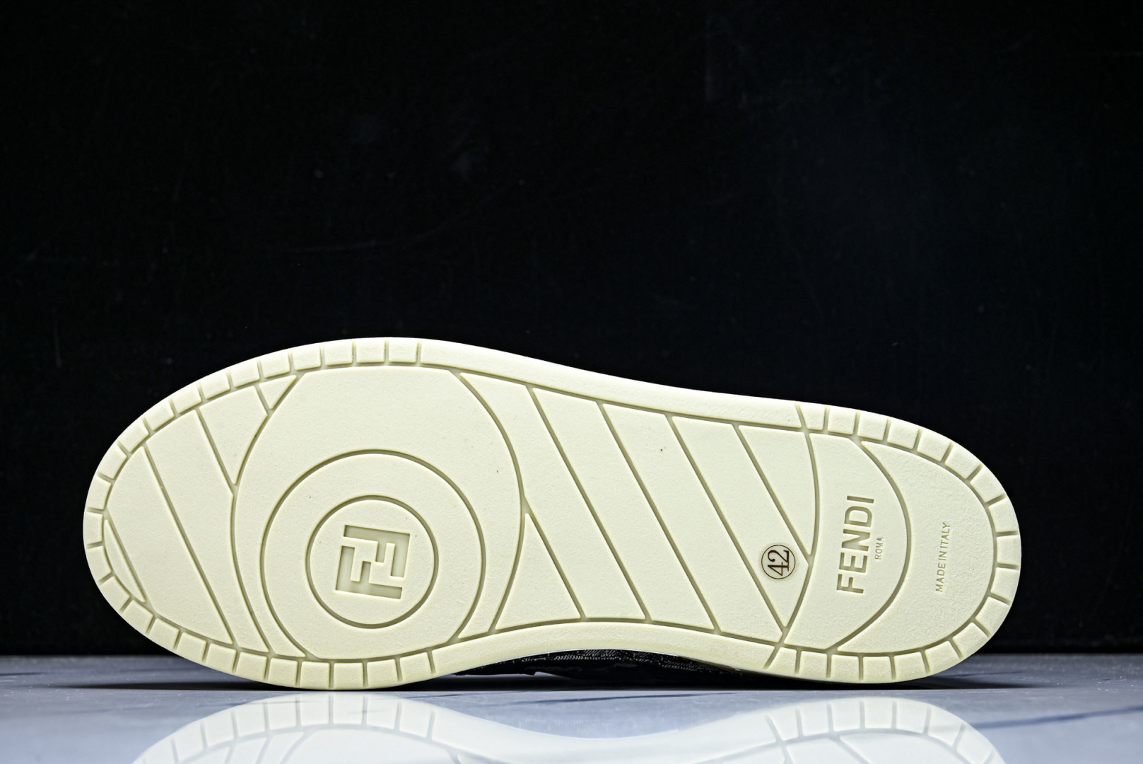 芬迪 EUR:36-46 偏大一码P:500纯原-FENDI 芬迪男女鞋 Flair 图案穿孔经典系带运
