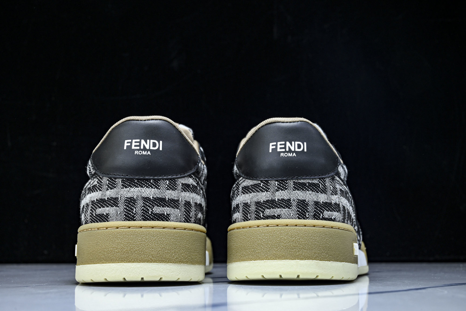 芬迪 EUR:36-46 偏大一码P:500纯原-FENDI 芬迪男女鞋 Flair 图案穿孔经典系带运