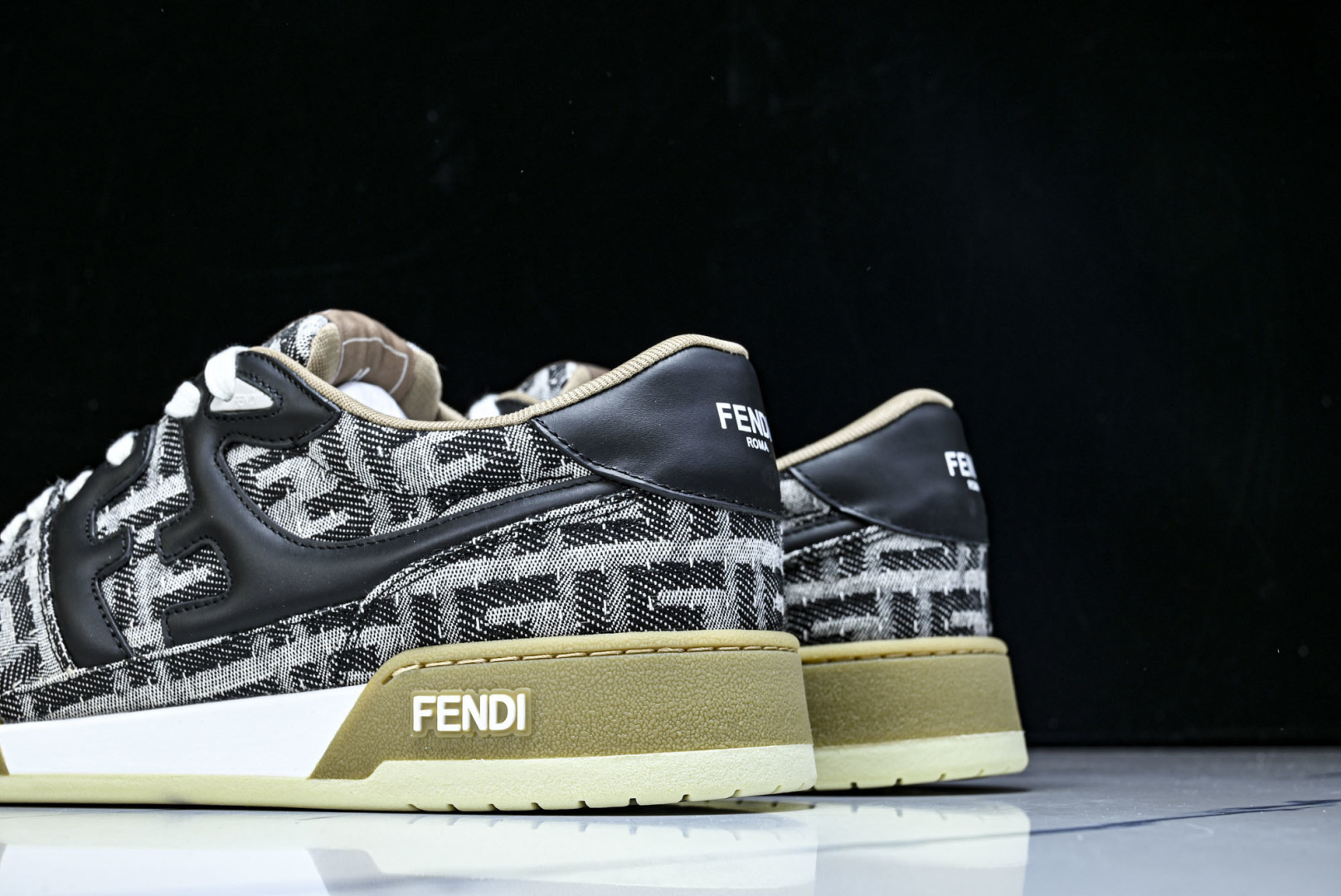 芬迪 EUR:36-46 偏大一码P:500纯原-FENDI 芬迪男女鞋 Flair 图案穿孔经典系带运