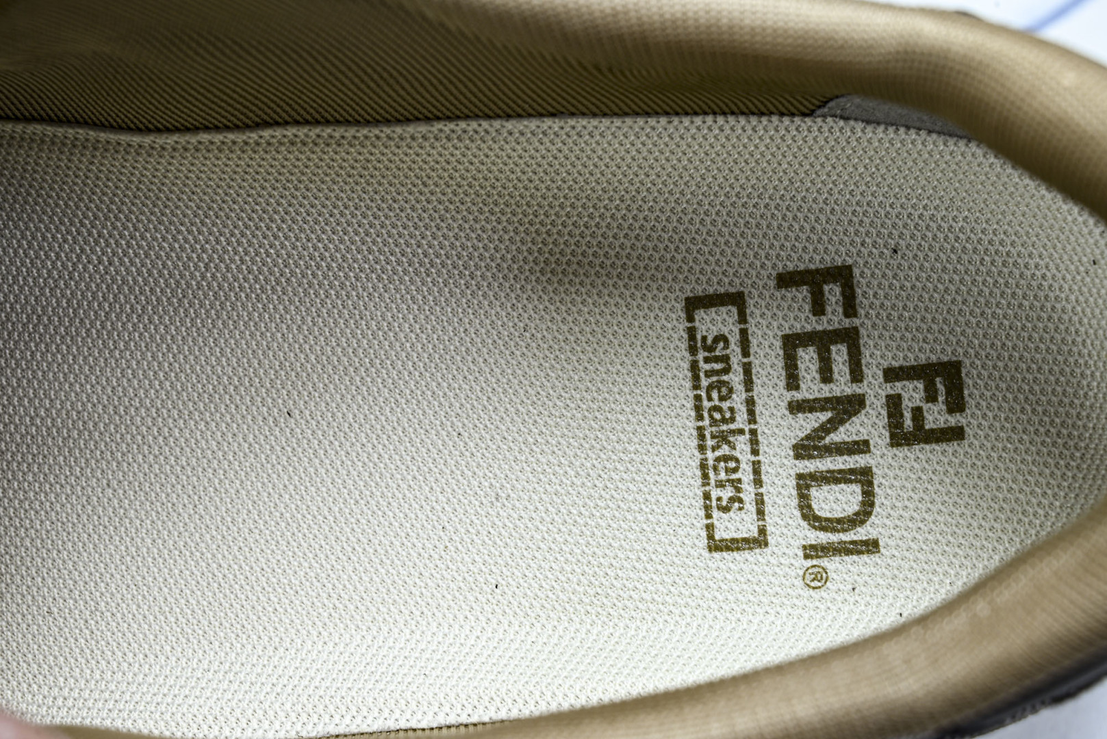 芬迪 EUR:36-46 偏大一码P:500纯原-FENDI 芬迪男女鞋 Flair 图案穿孔经典系带运