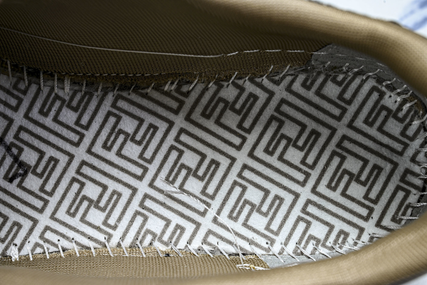 芬迪 EUR:36-46 偏大一码P:500纯原-FENDI 芬迪男女鞋 Flair 图案穿孔经典系带运