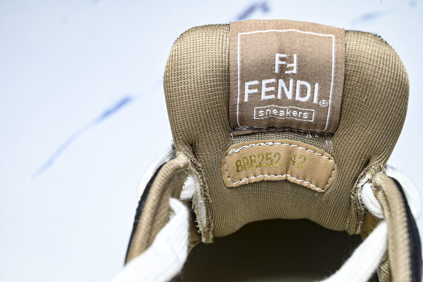 芬迪 EUR:36-46 偏大一码P:500纯原-FENDI 芬迪男女鞋 Flair 图案穿孔经典系带运