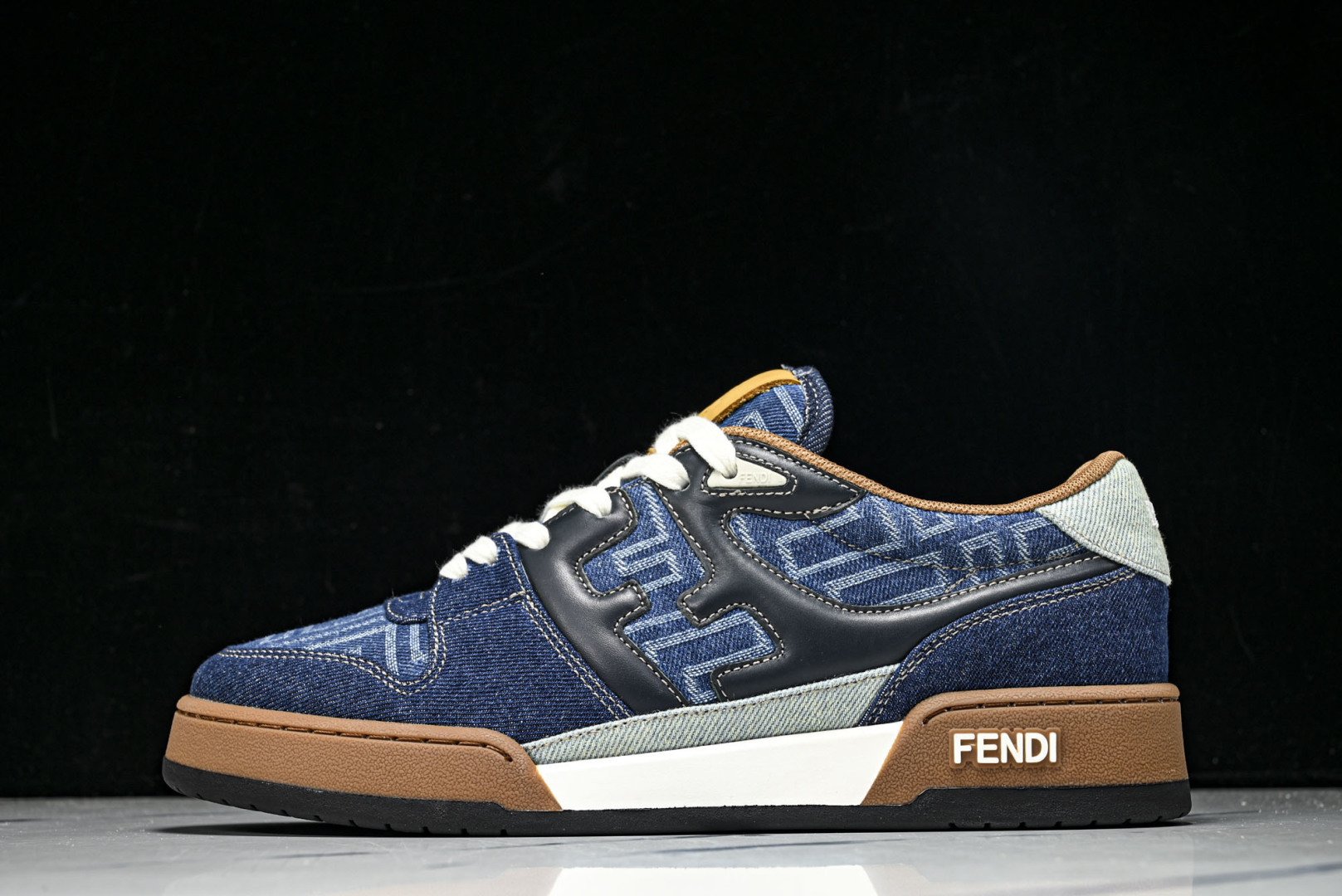 芬迪 EUR:36-46 偏大一码P:500纯原-FENDI 芬迪男女鞋 Flair 图案穿孔经典系带运