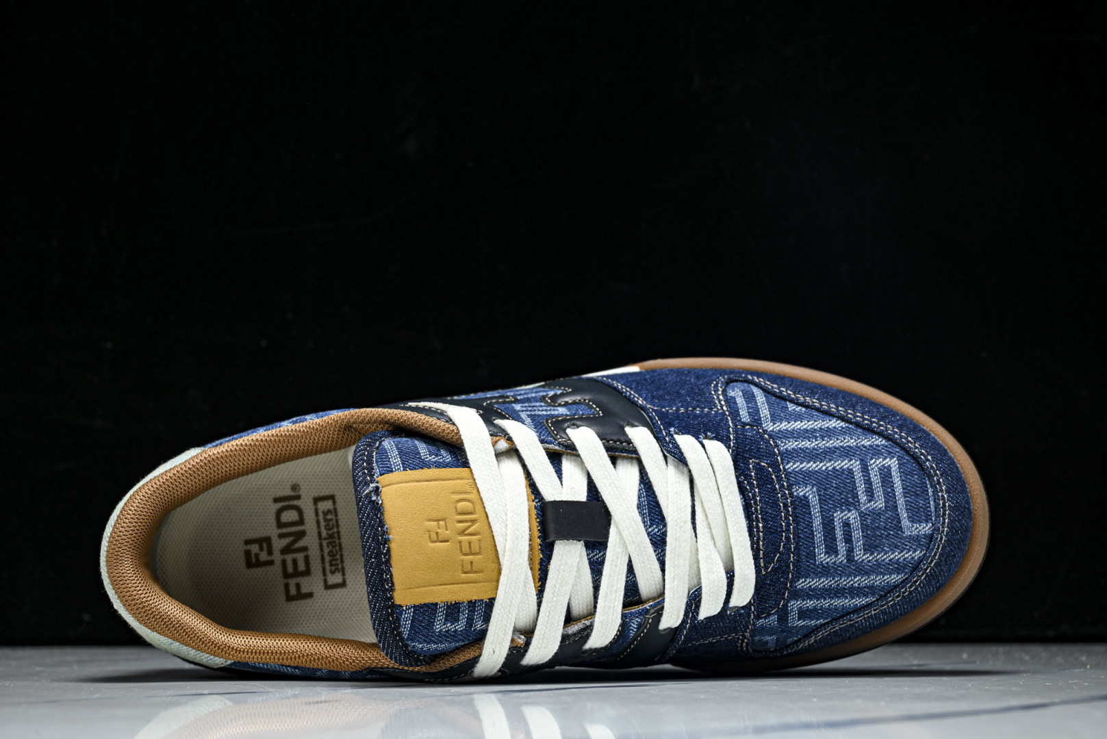 芬迪 EUR:36-46 偏大一码P:500纯原-FENDI 芬迪男女鞋 Flair 图案穿孔经典系带运