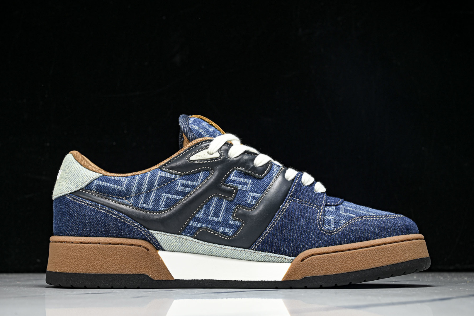 芬迪 EUR:36-46 偏大一码P:500纯原-FENDI 芬迪男女鞋 Flair 图案穿孔经典系带运