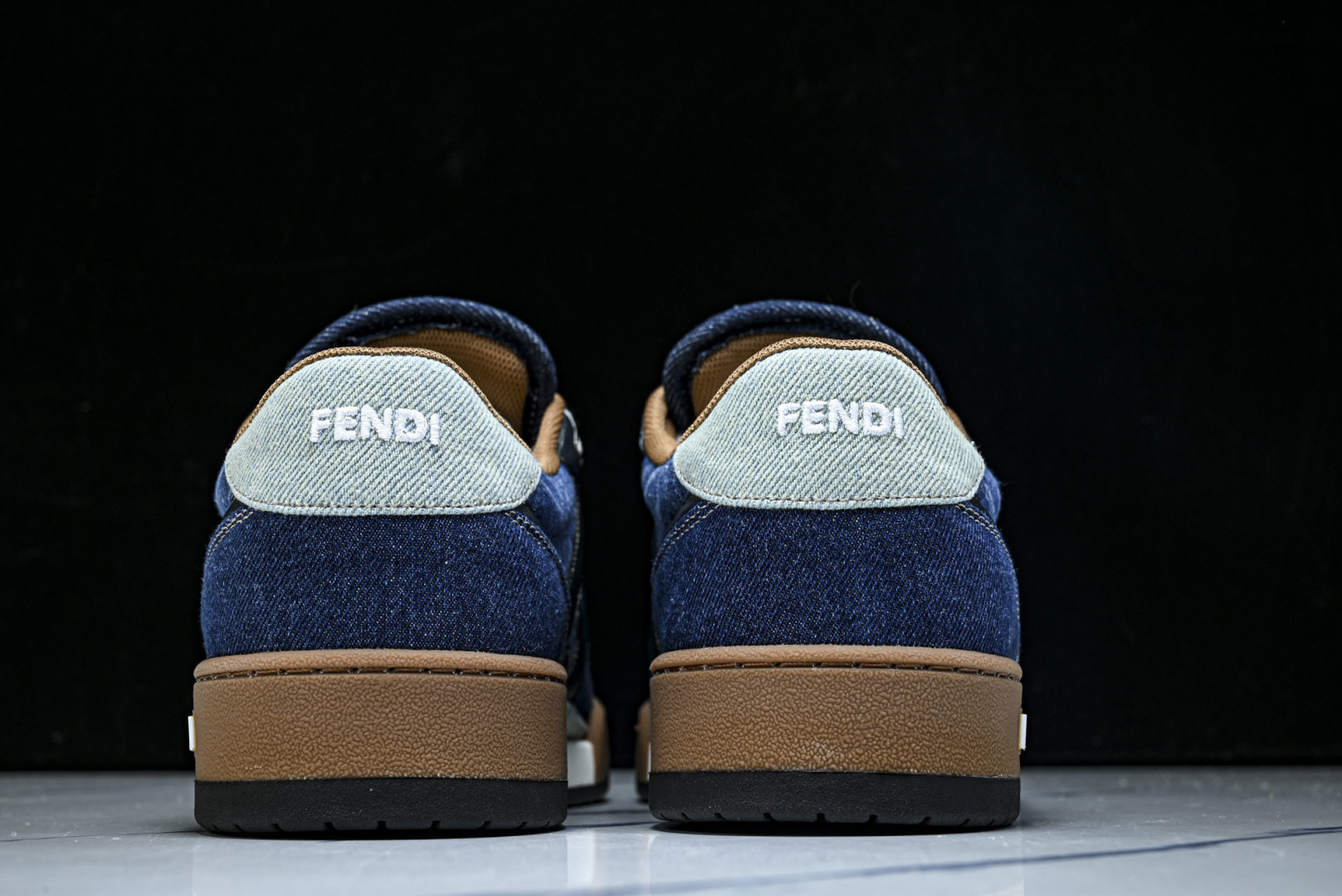 芬迪 EUR:36-46 偏大一码P:500纯原-FENDI 芬迪男女鞋 Flair 图案穿孔经典系带运