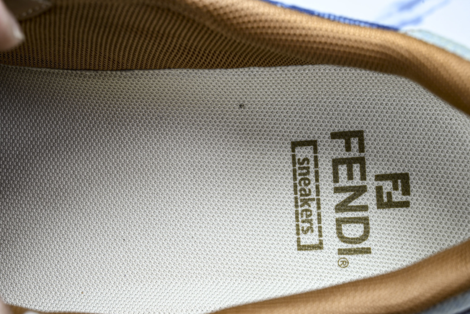 芬迪 EUR:36-46 偏大一码P:500纯原-FENDI 芬迪男女鞋 Flair 图案穿孔经典系带运