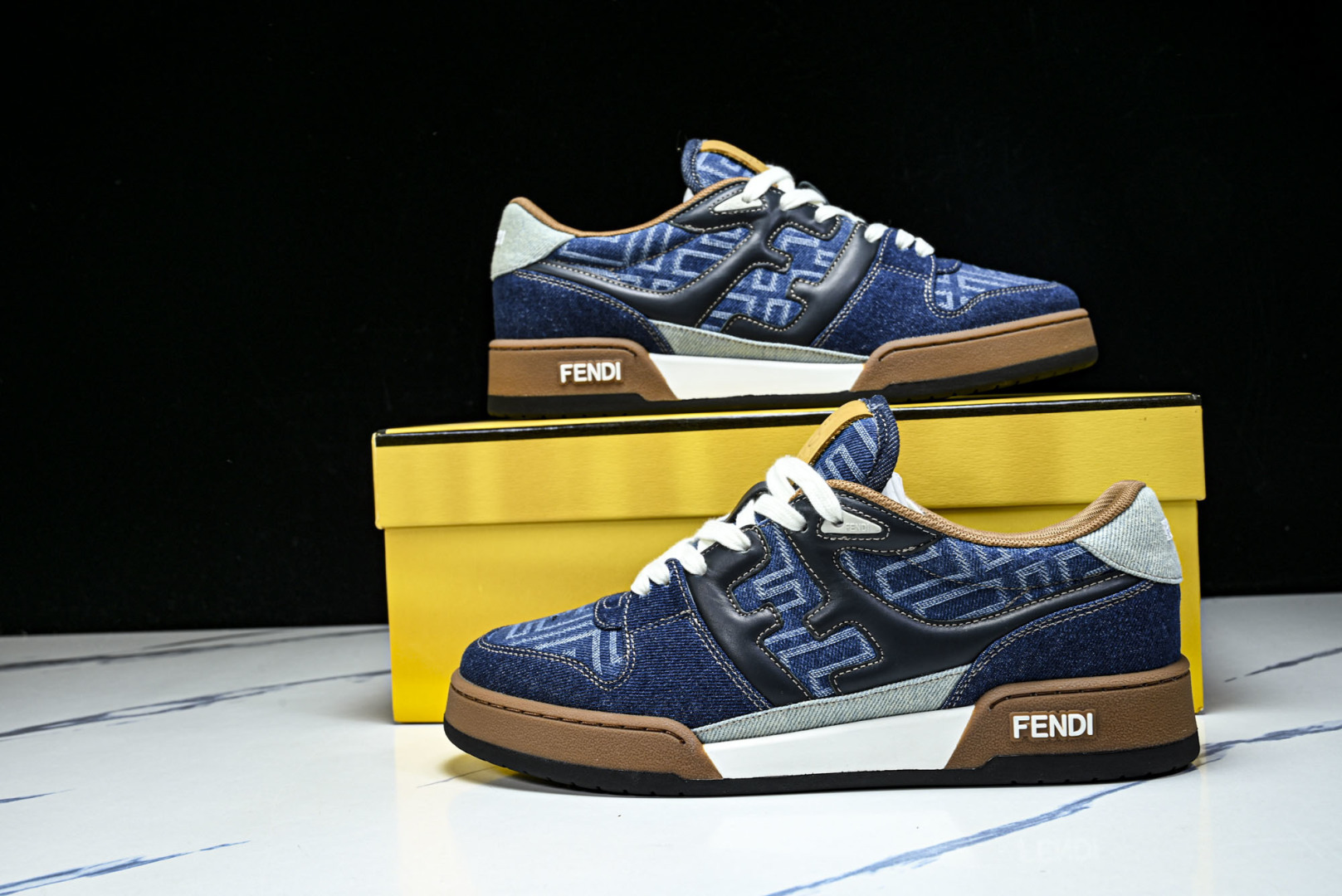 芬迪 EUR:36-46 偏大一码P:500纯原-FENDI 芬迪男女鞋 Flair 图案穿孔经典系带运