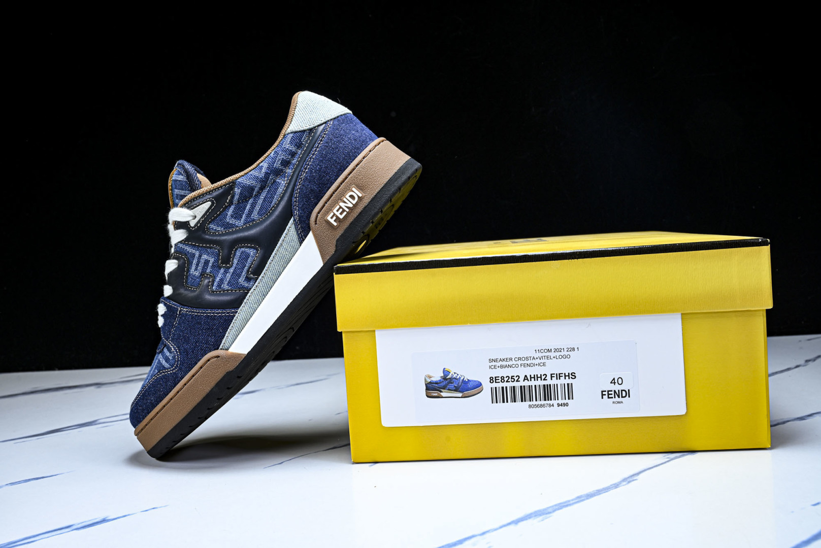 芬迪 EUR:36-46 偏大一码P:500纯原-FENDI 芬迪男女鞋 Flair 图案穿孔经典系带运