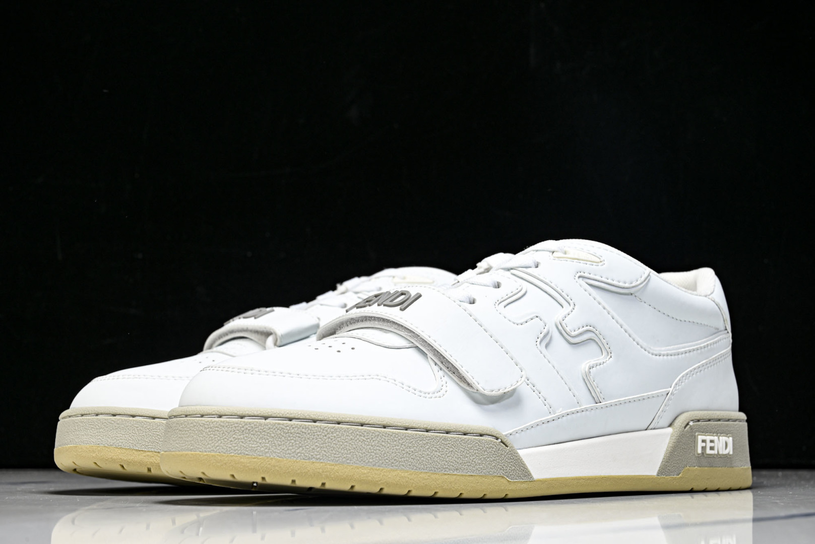 芬迪 EUR:36-46 偏大一码P:500纯原-FENDI 芬迪男女鞋 Flair 图案穿孔经典系带运