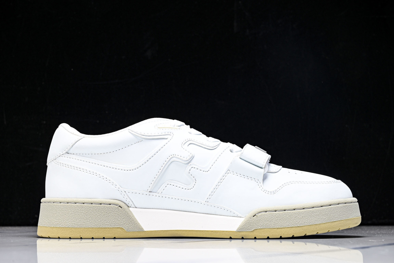 芬迪 EUR:36-46 偏大一码P:500纯原-FENDI 芬迪男女鞋 Flair 图案穿孔经典系带运