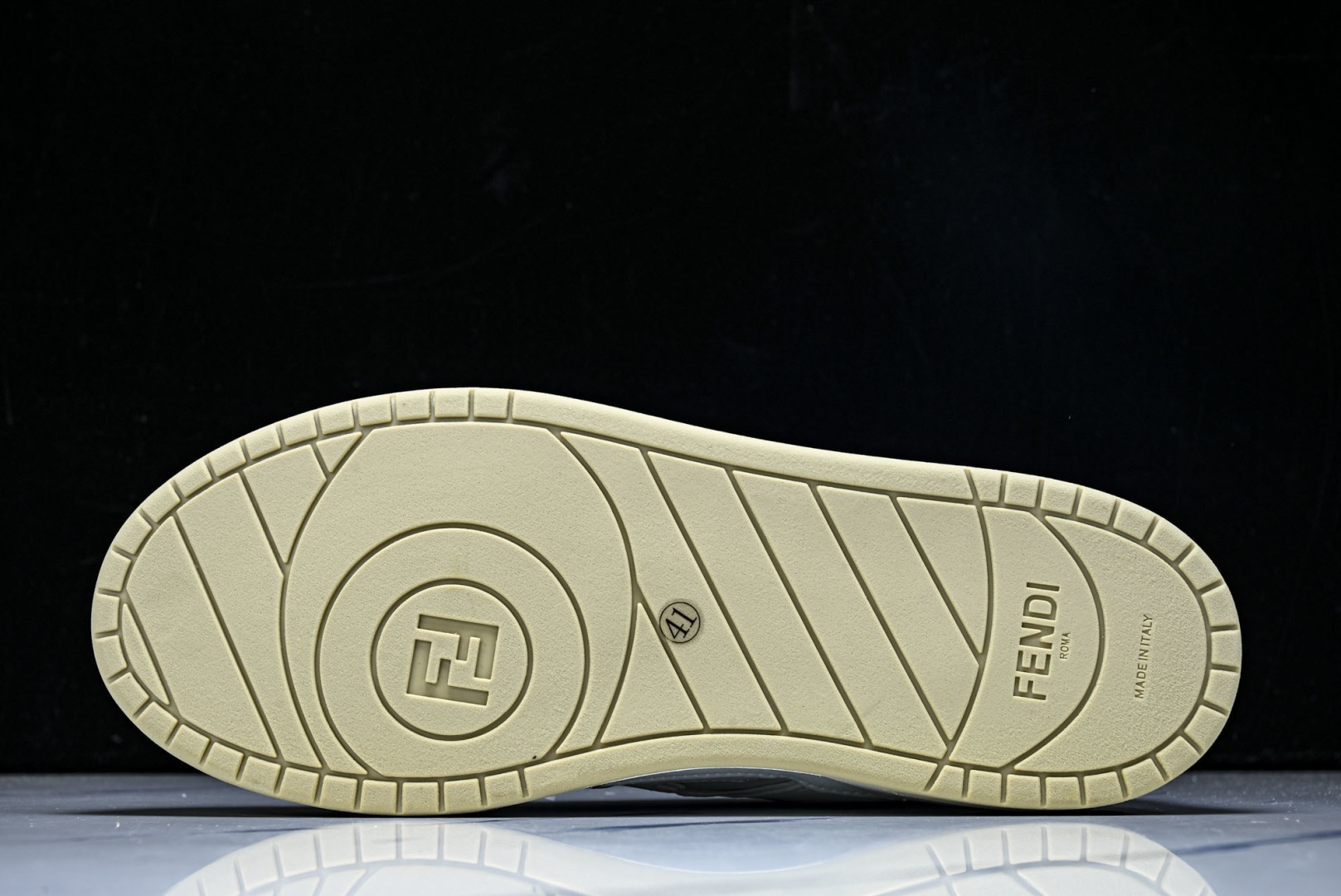 芬迪 EUR:36-46 偏大一码P:500纯原-FENDI 芬迪男女鞋 Flair 图案穿孔经典系带运