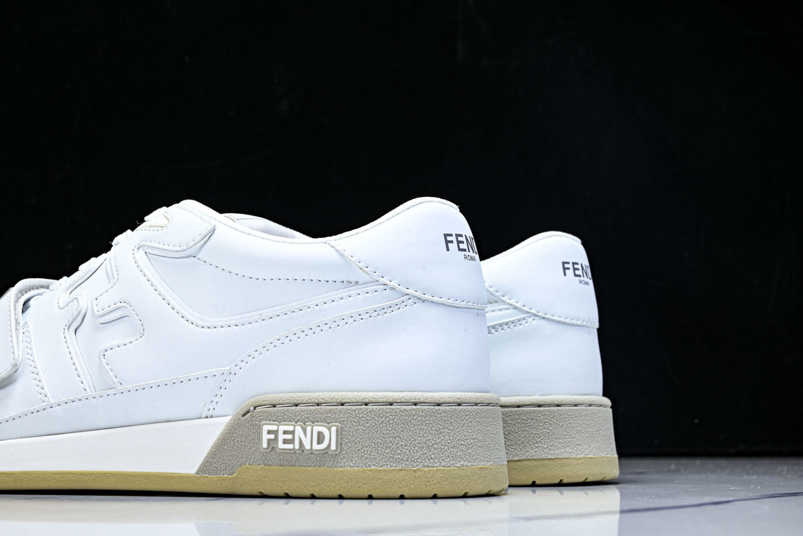 芬迪 EUR:36-46 偏大一码P:500纯原-FENDI 芬迪男女鞋 Flair 图案穿孔经典系带运