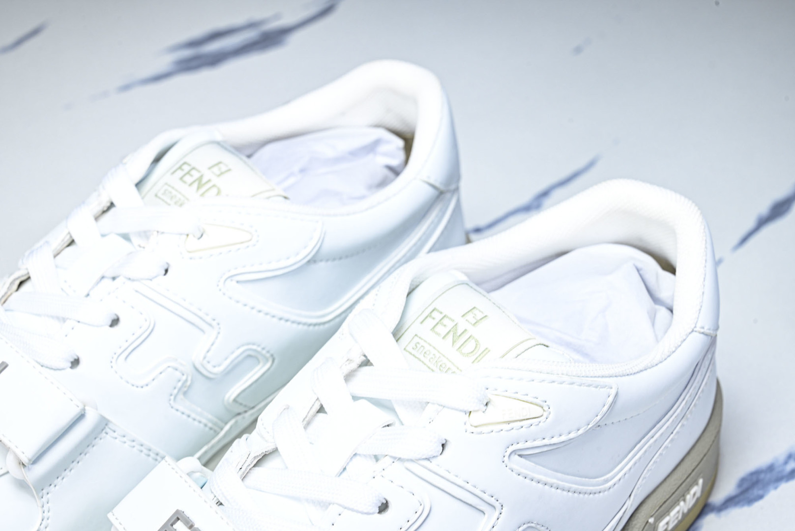 芬迪 EUR:36-46 偏大一码P:500纯原-FENDI 芬迪男女鞋 Flair 图案穿孔经典系带运