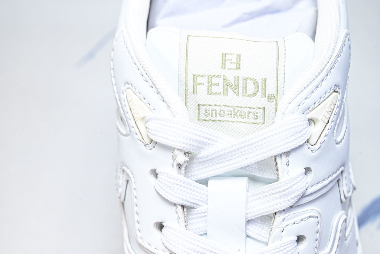 芬迪 EUR:36-46 偏大一码P:500纯原-FENDI 芬迪男女鞋 Flair 图案穿孔经典系带运