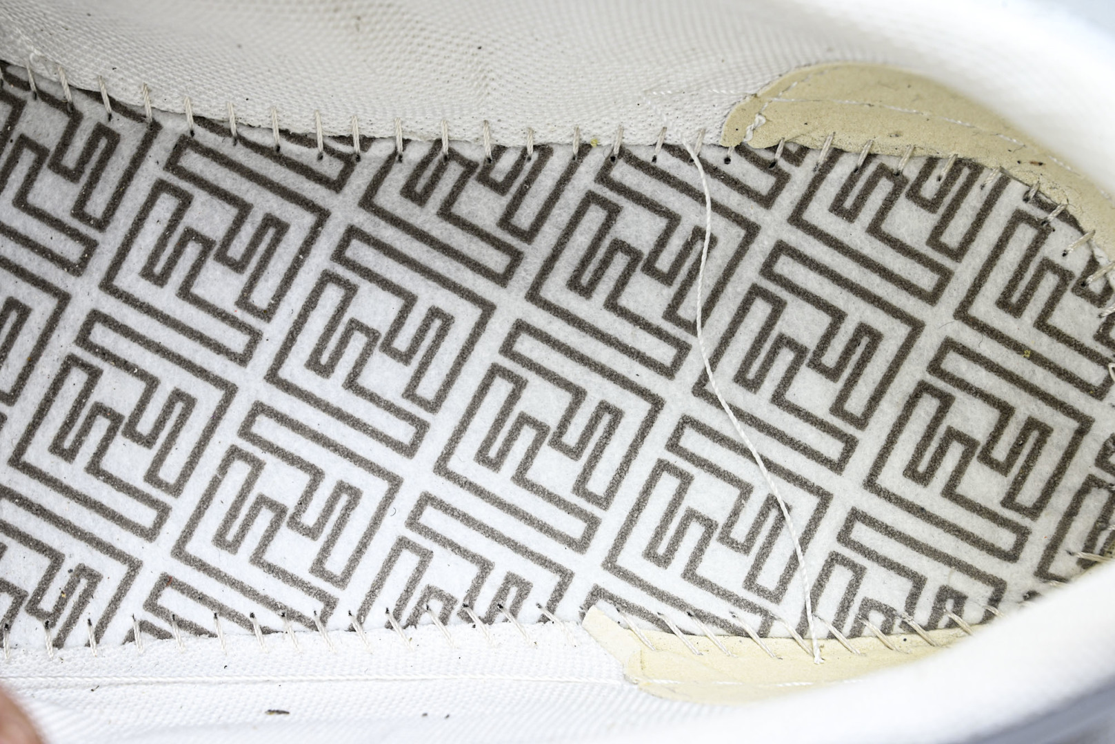 芬迪 EUR:36-46 偏大一码P:500纯原-FENDI 芬迪男女鞋 Flair 图案穿孔经典系带运