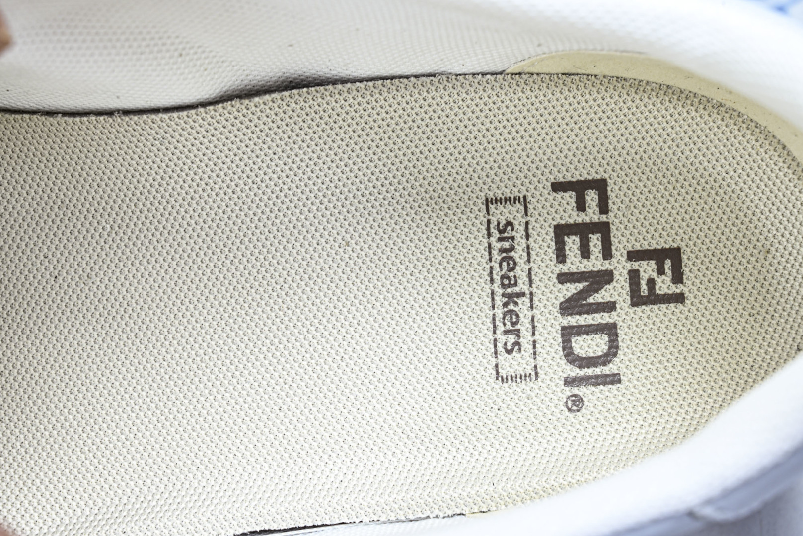 芬迪 EUR:36-46 偏大一码P:500纯原-FENDI 芬迪男女鞋 Flair 图案穿孔经典系带运