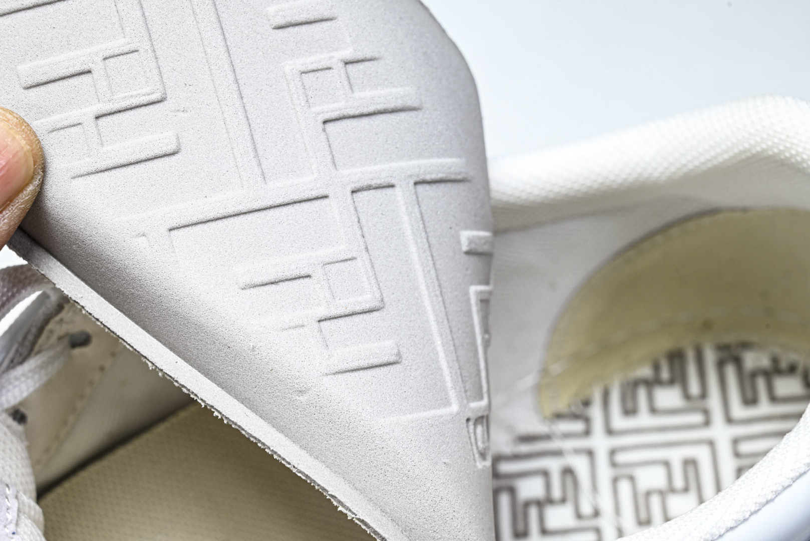 芬迪 EUR:36-46 偏大一码P:500纯原-FENDI 芬迪男女鞋 Flair 图案穿孔经典系带运