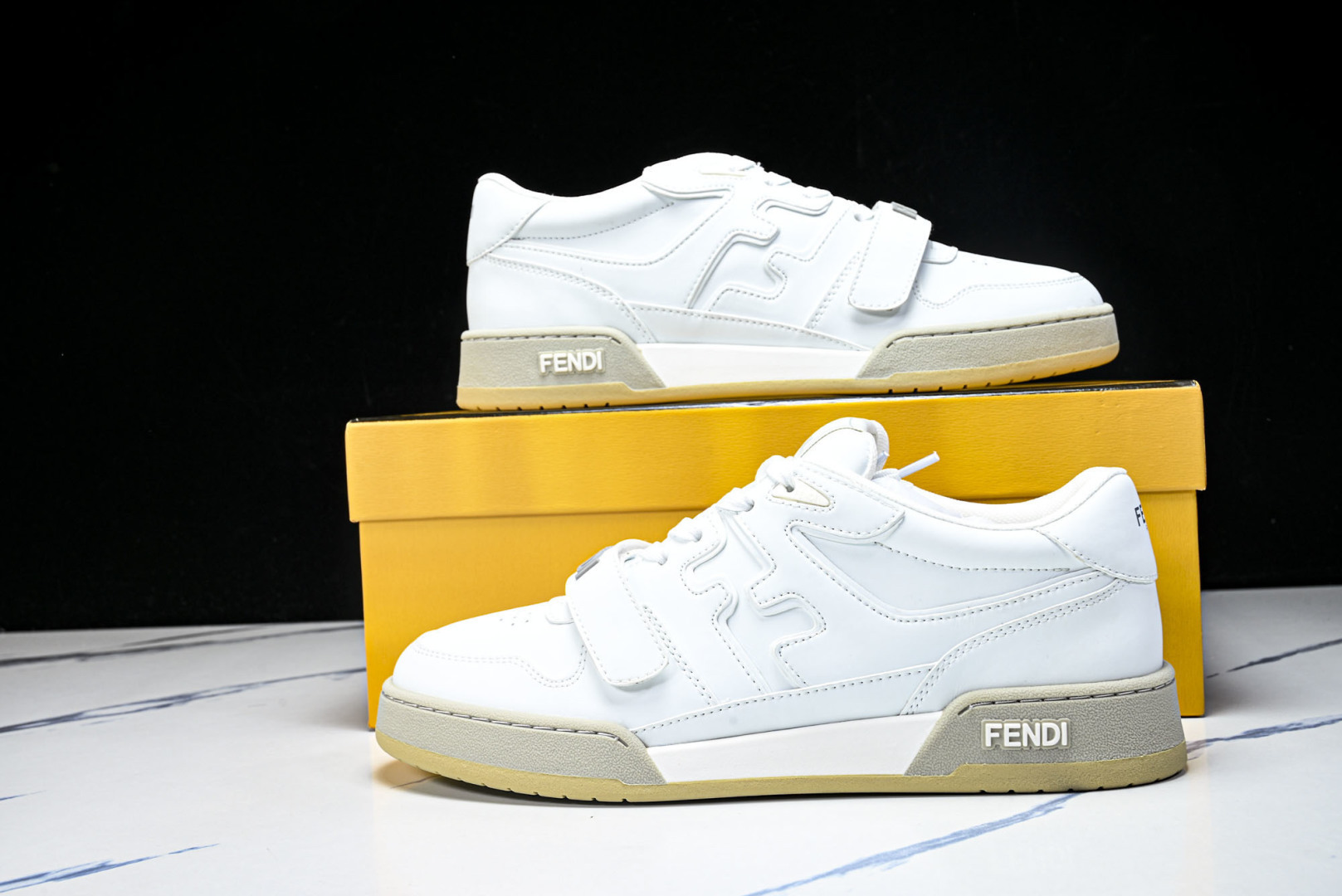 芬迪 EUR:36-46 偏大一码P:500纯原-FENDI 芬迪男女鞋 Flair 图案穿孔经典系带运