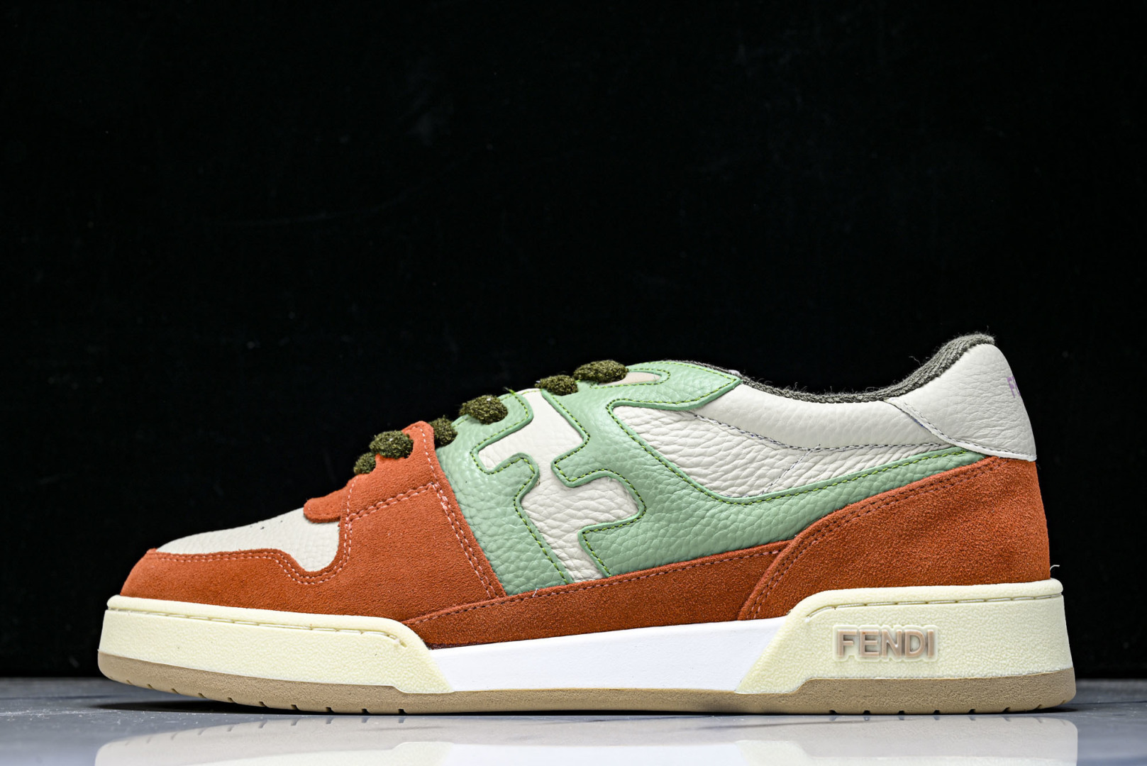 芬迪 EUR:36-46 偏大一码P:500纯原-FENDI 芬迪男女鞋 Flair 图案穿孔经典系带运