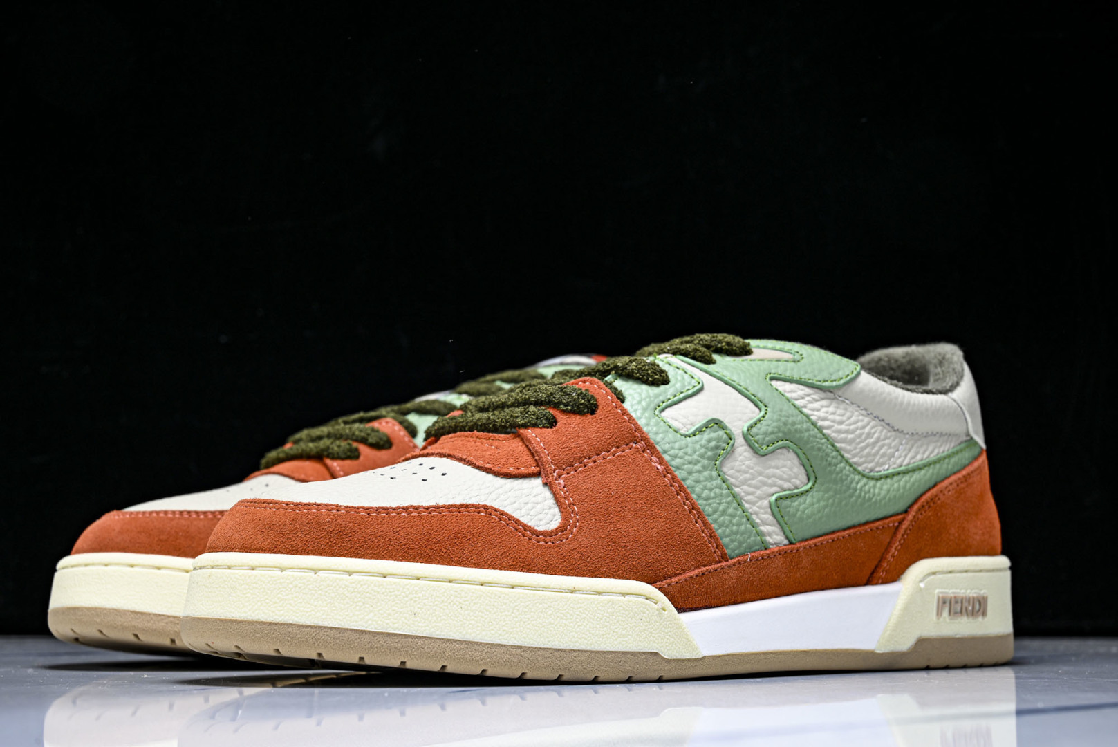 芬迪 EUR:36-46 偏大一码P:500纯原-FENDI 芬迪男女鞋 Flair 图案穿孔经典系带运