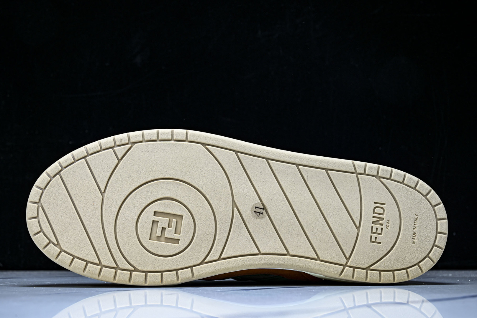 芬迪 EUR:36-46 偏大一码P:500纯原-FENDI 芬迪男女鞋 Flair 图案穿孔经典系带运