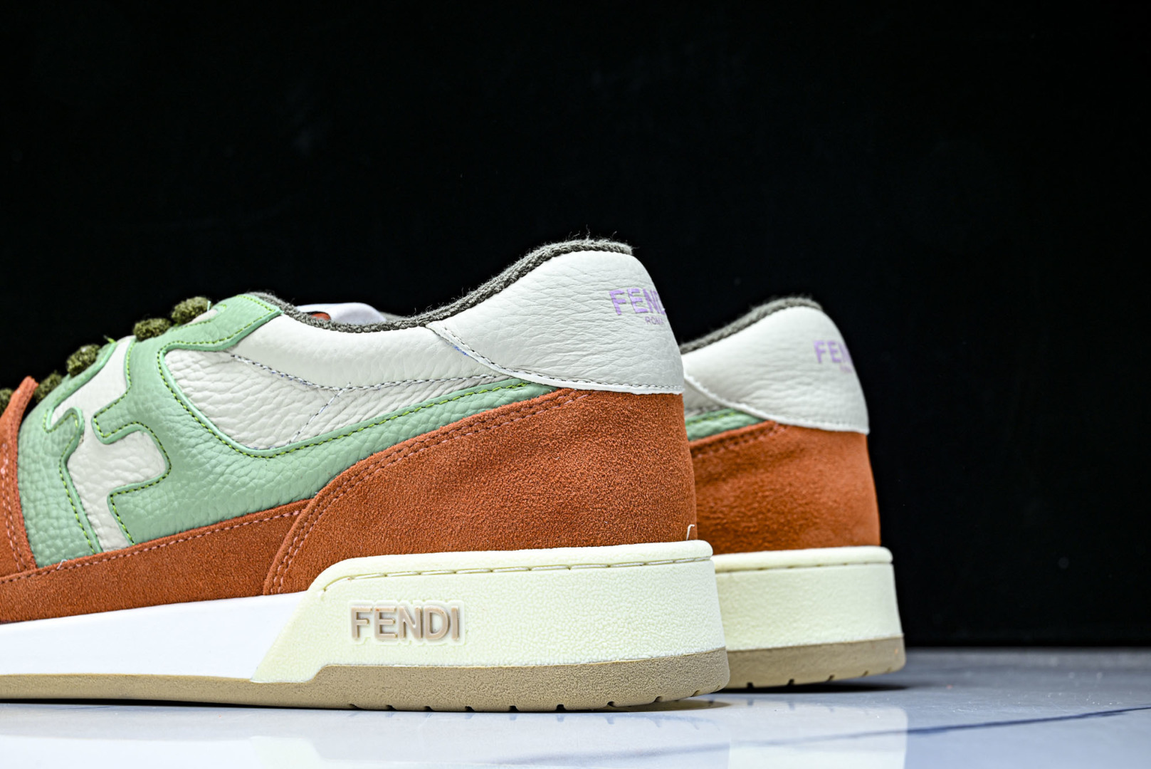 芬迪 EUR:36-46 偏大一码P:500纯原-FENDI 芬迪男女鞋 Flair 图案穿孔经典系带运