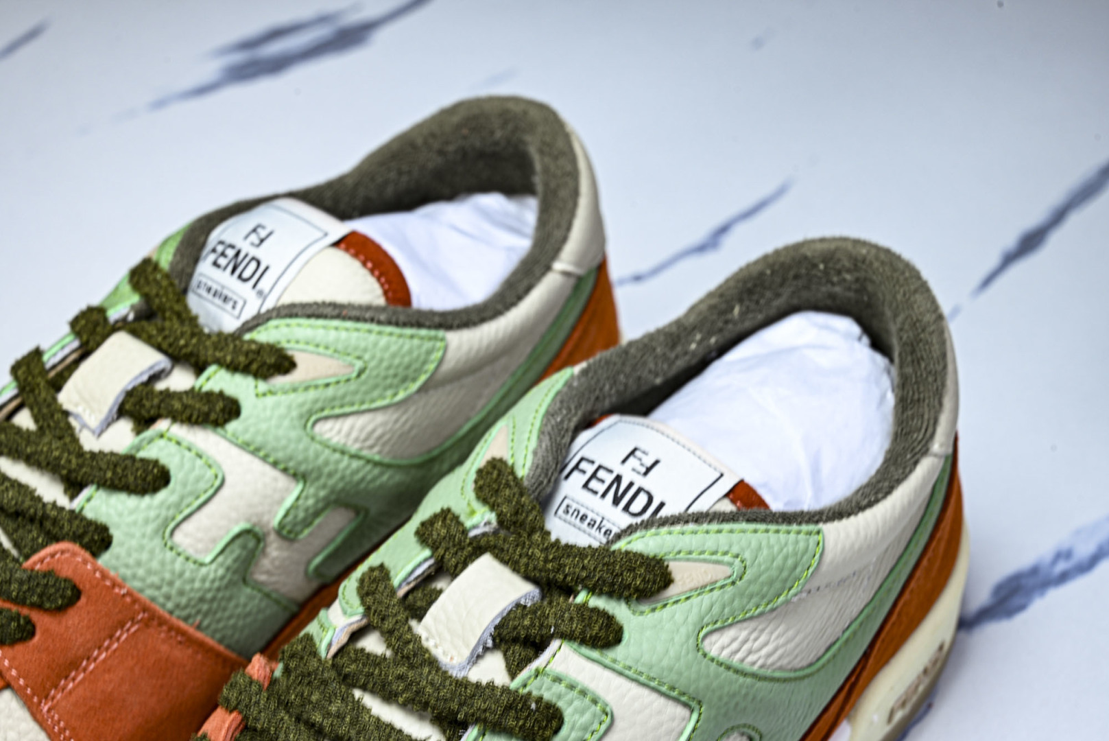 芬迪 EUR:36-46 偏大一码P:500纯原-FENDI 芬迪男女鞋 Flair 图案穿孔经典系带运