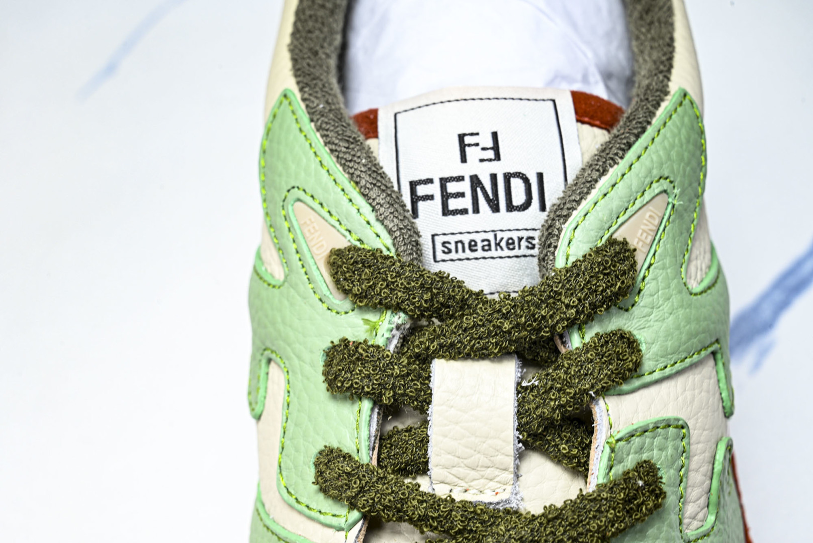 芬迪 EUR:36-46 偏大一码P:500纯原-FENDI 芬迪男女鞋 Flair 图案穿孔经典系带运