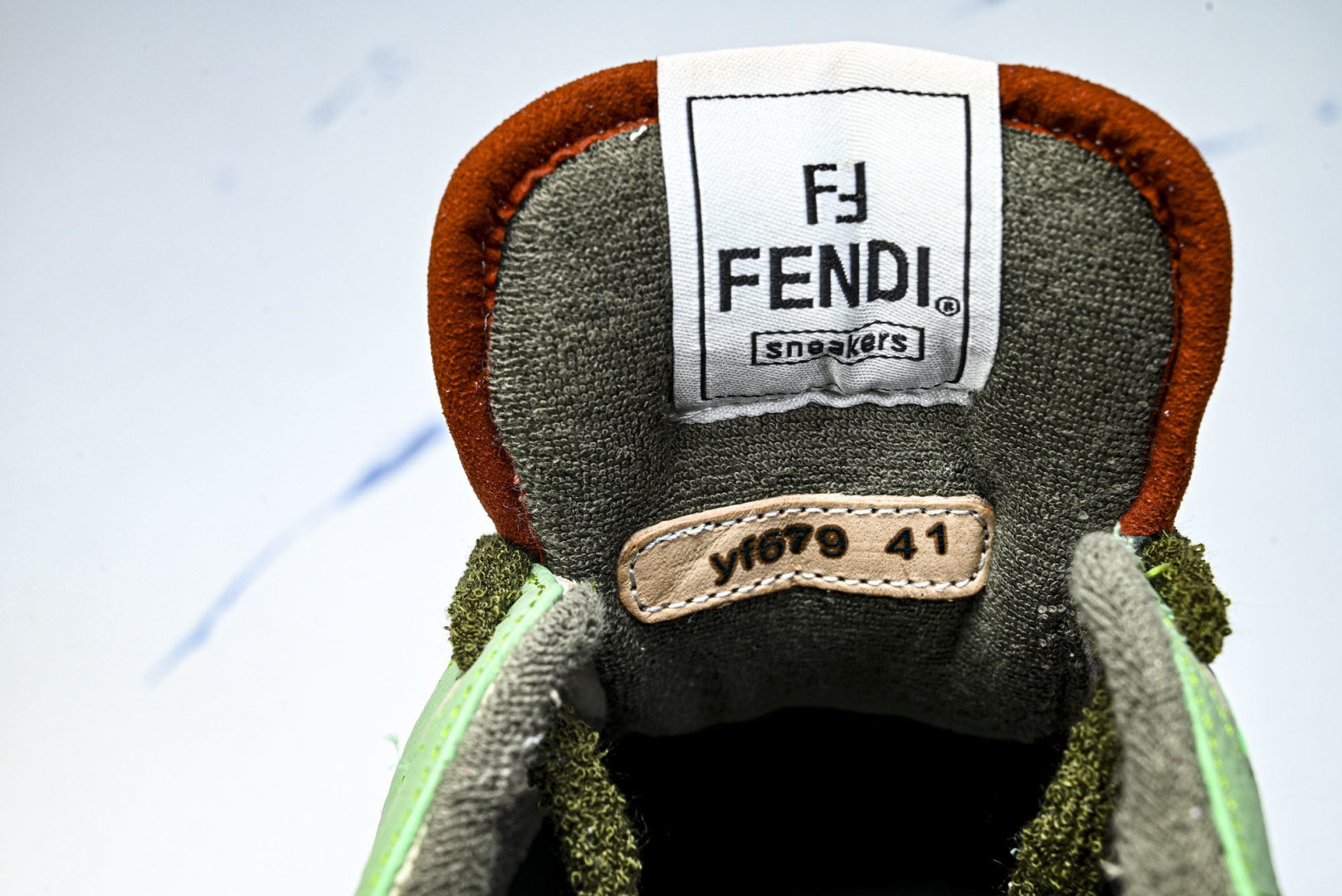 芬迪 EUR:36-46 偏大一码P:500纯原-FENDI 芬迪男女鞋 Flair 图案穿孔经典系带运