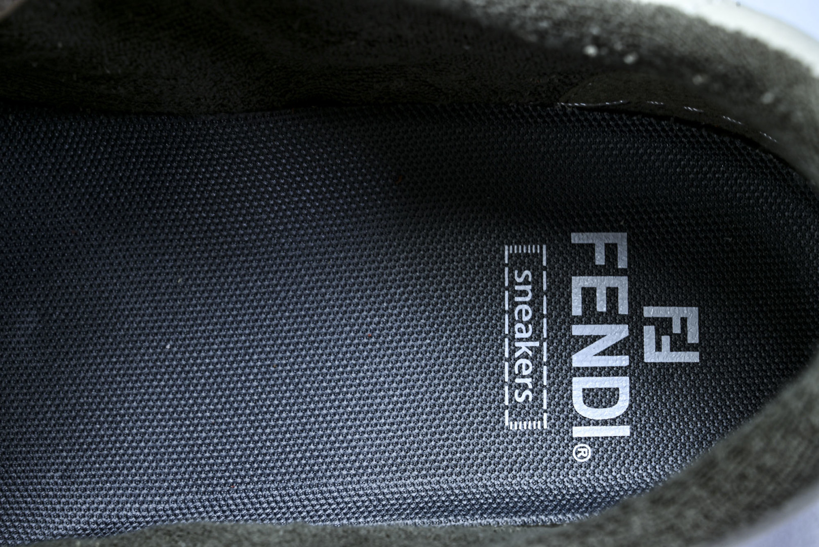 芬迪 EUR:36-46 偏大一码P:500纯原-FENDI 芬迪男女鞋 Flair 图案穿孔经典系带运