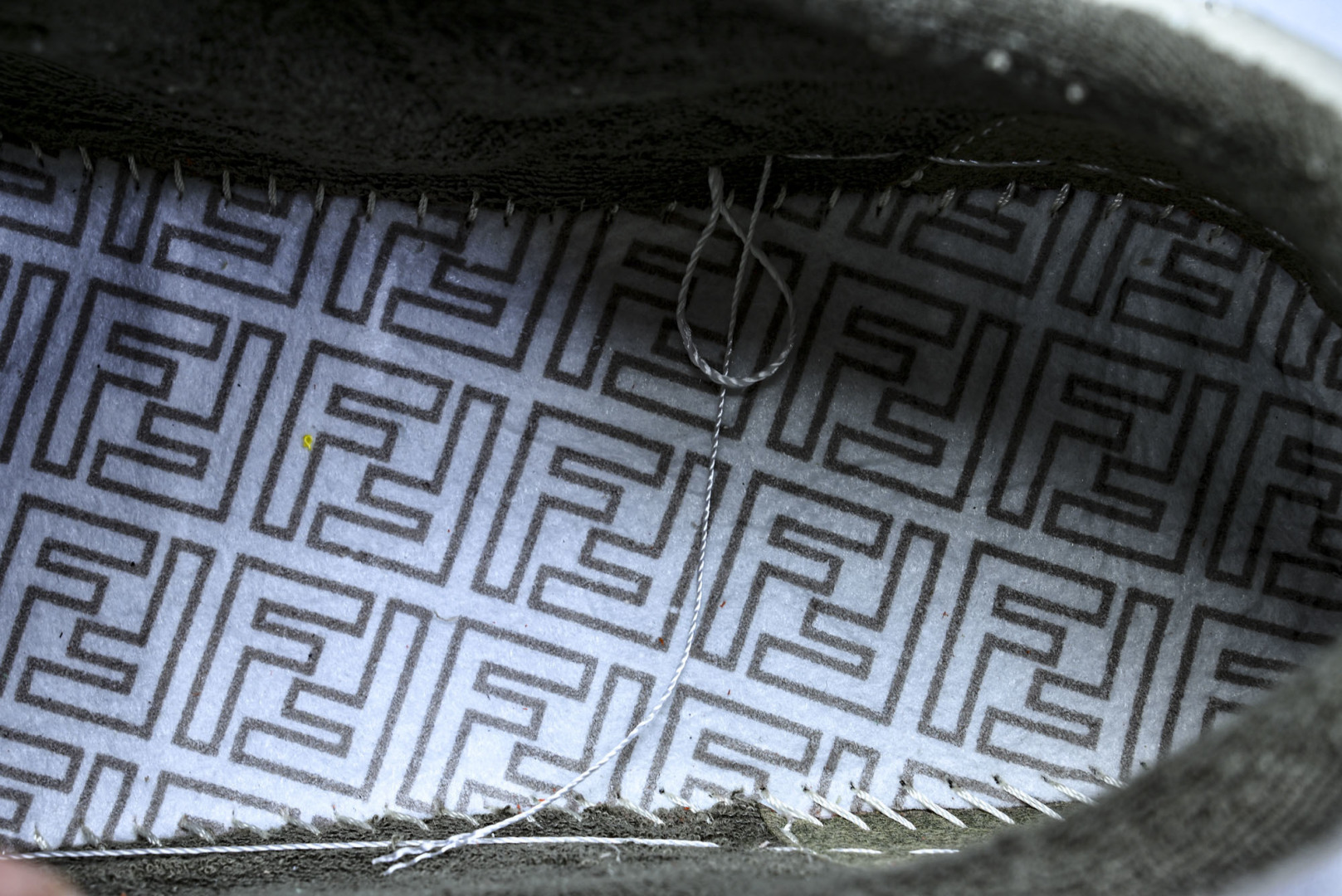 芬迪 EUR:36-46 偏大一码P:500纯原-FENDI 芬迪男女鞋 Flair 图案穿孔经典系带运