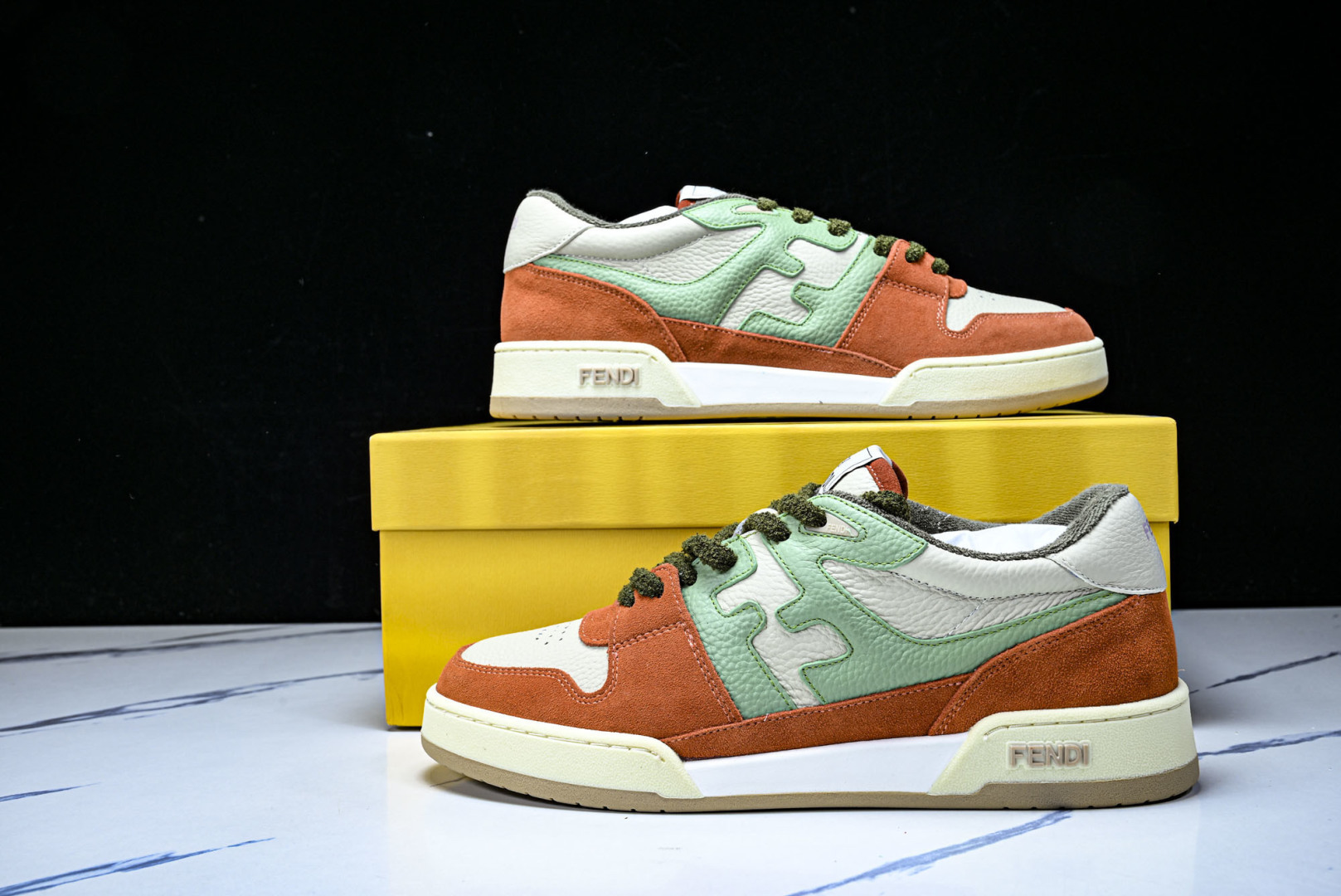 芬迪 EUR:36-46 偏大一码P:500纯原-FENDI 芬迪男女鞋 Flair 图案穿孔经典系带运