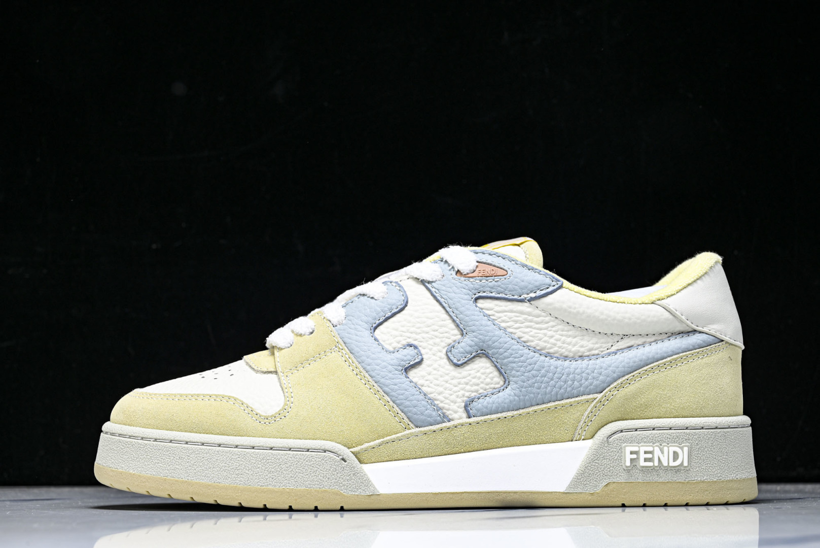 芬迪 EUR:36-46 偏大一码P:500纯原-FENDI 芬迪男女鞋 Flair 图案穿孔经典系带运